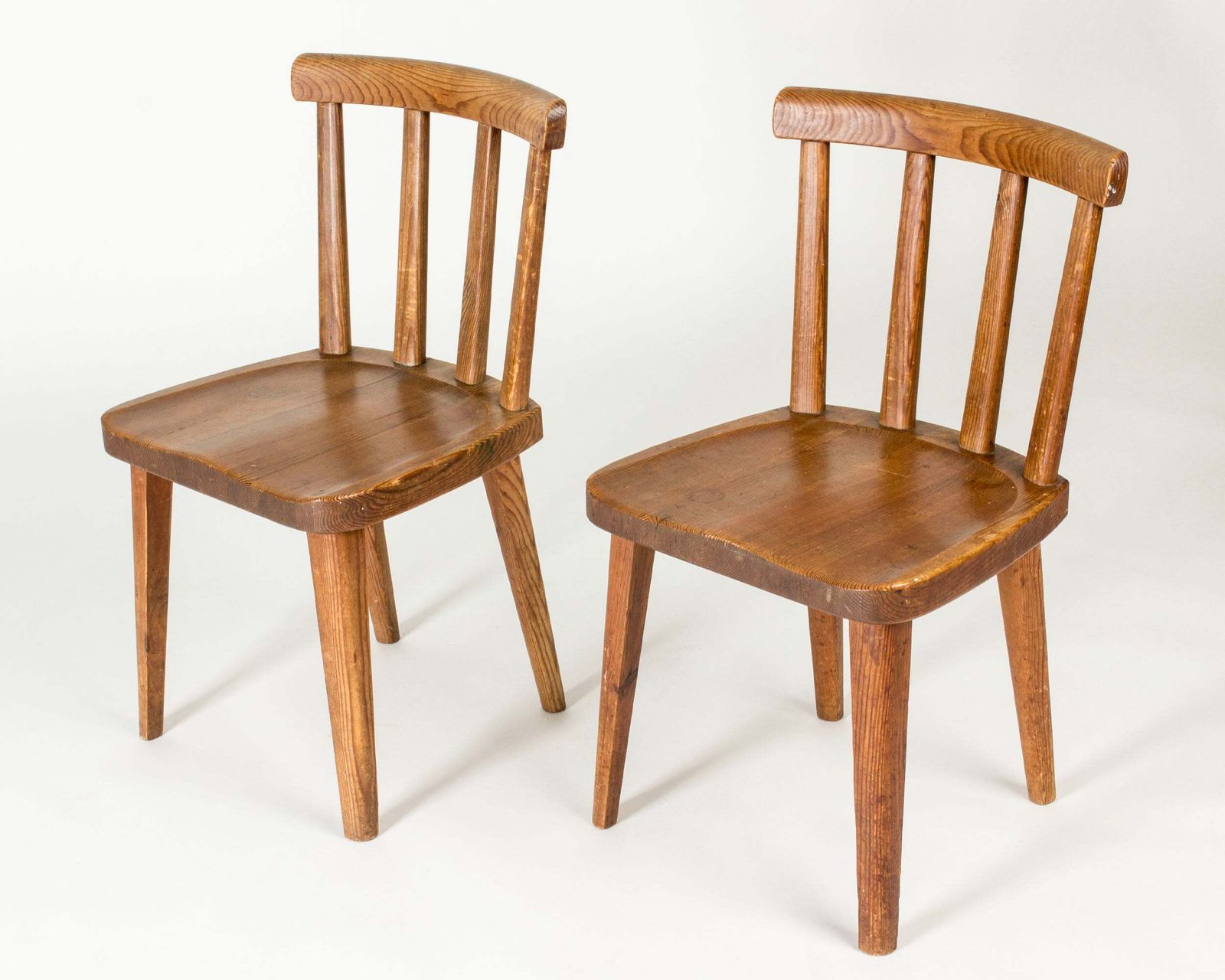Zweedse "Utö" Stoelen van Dennenhout door Axel Einar Hjorth, Nordiska Kompaniet, jaren 1930 photo for sale