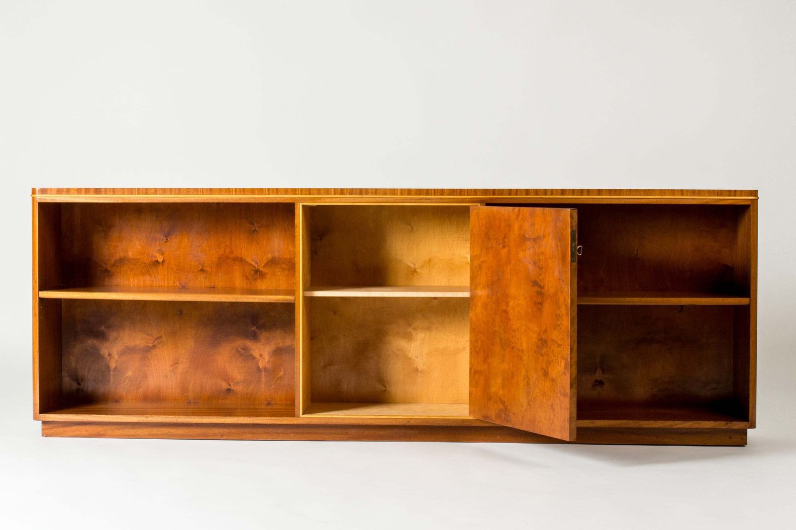 Swedish Modern mahonie boekenkast of dressoir, AB Robert Ditzinger photo 4584.0