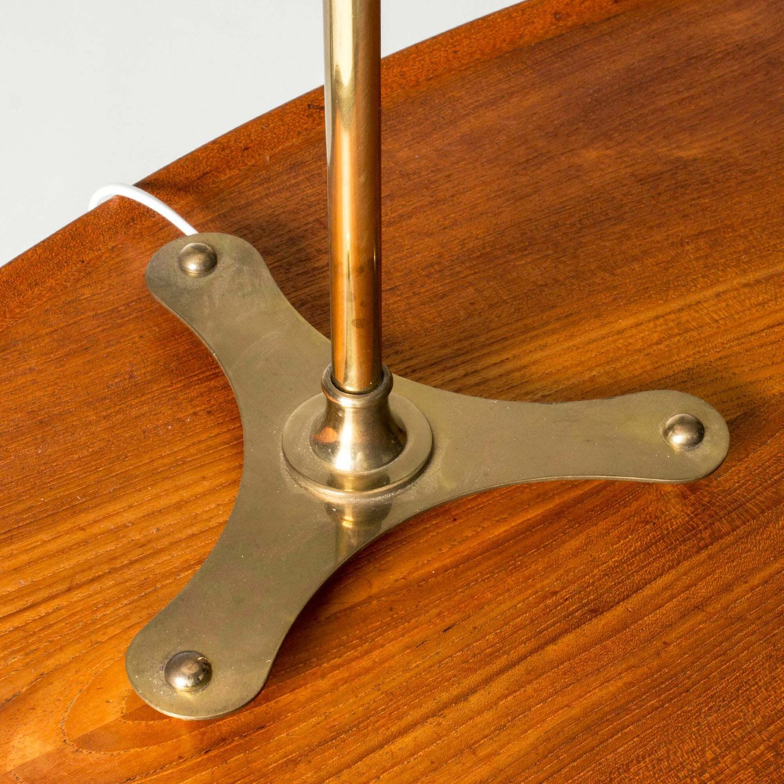 Lampe de table suédoise moderne en laiton par Josef Frank pour Firma Svenskt Tenn, années 1950 photo buy