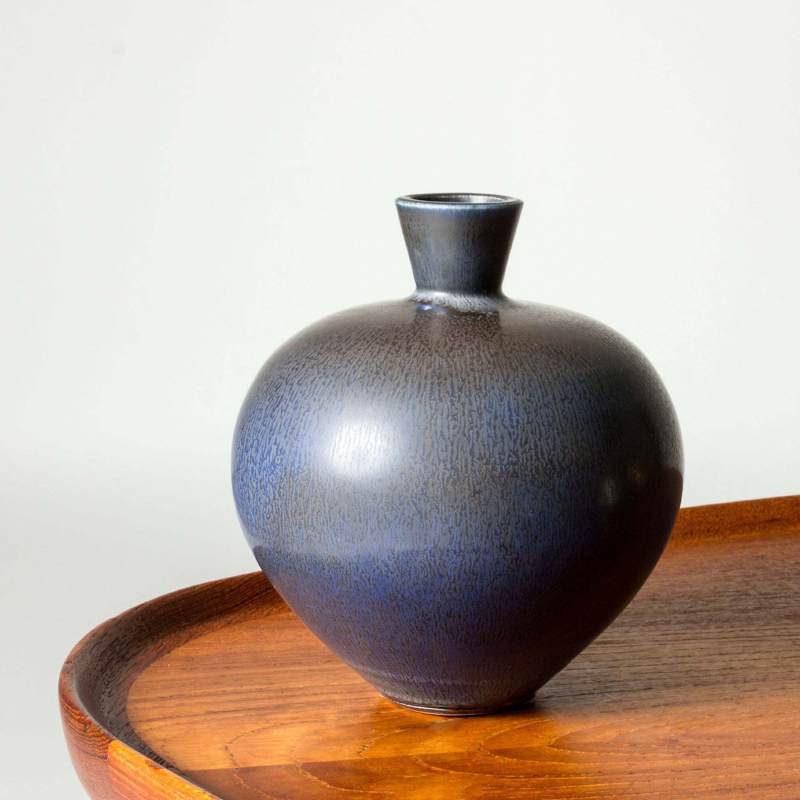 Vase en grès mid-century par Berndt Friberg, Gustavsberg, Suède, 1976 photo furniture