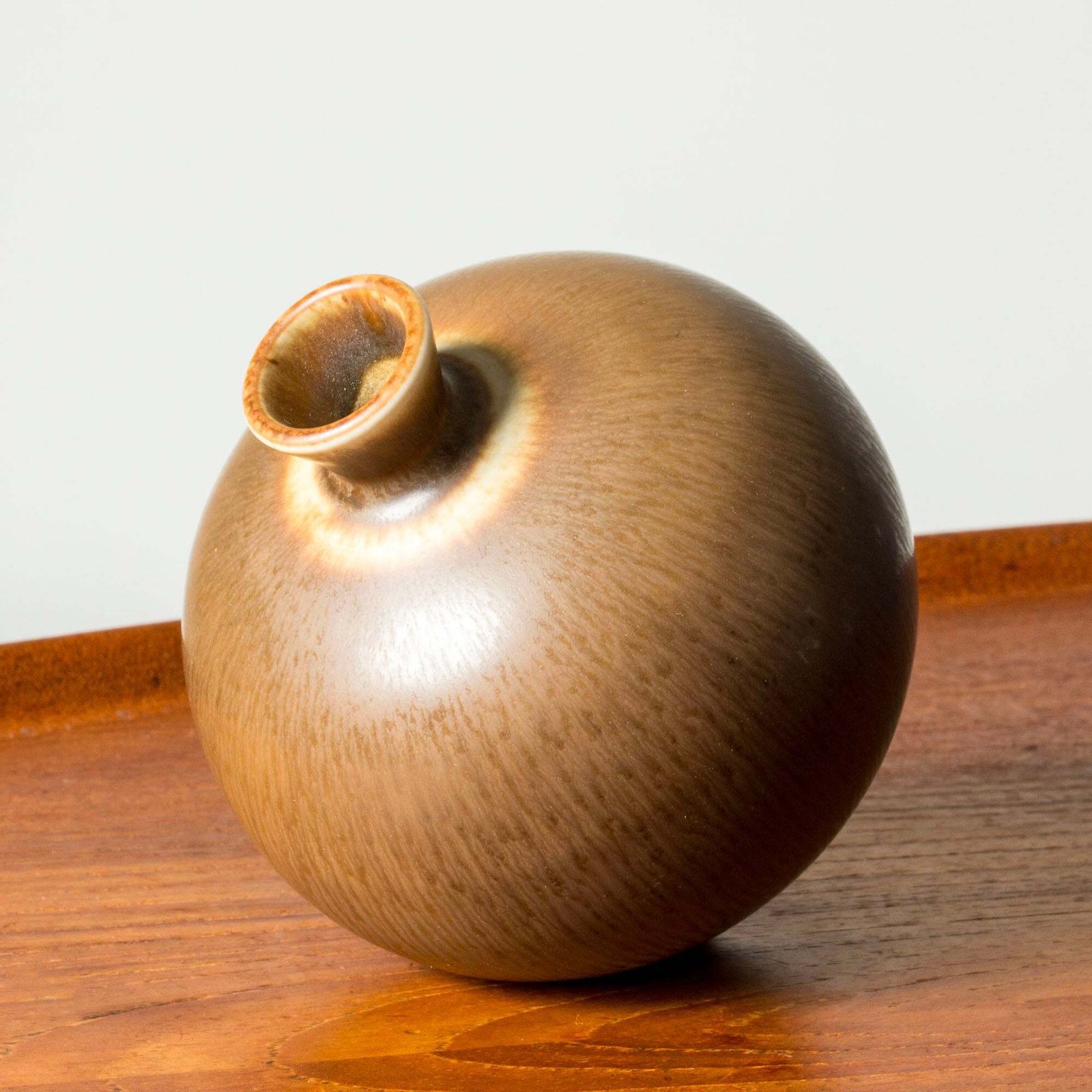 Vase en grès mid-century par Berndt Friberg, Gustavsberg, Suède, 1975 photo vinterior