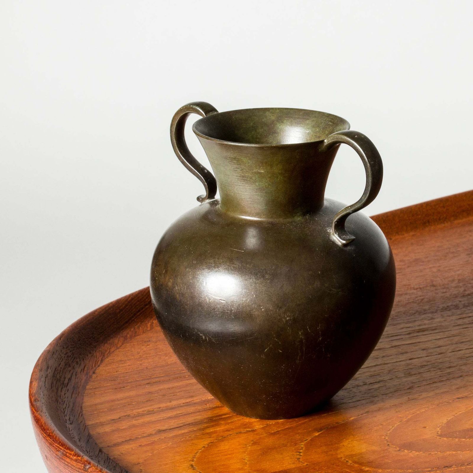 Zweeds modernistisch gepatineerd bronzen vaasje van Gab, jaren 1930 photo for sale