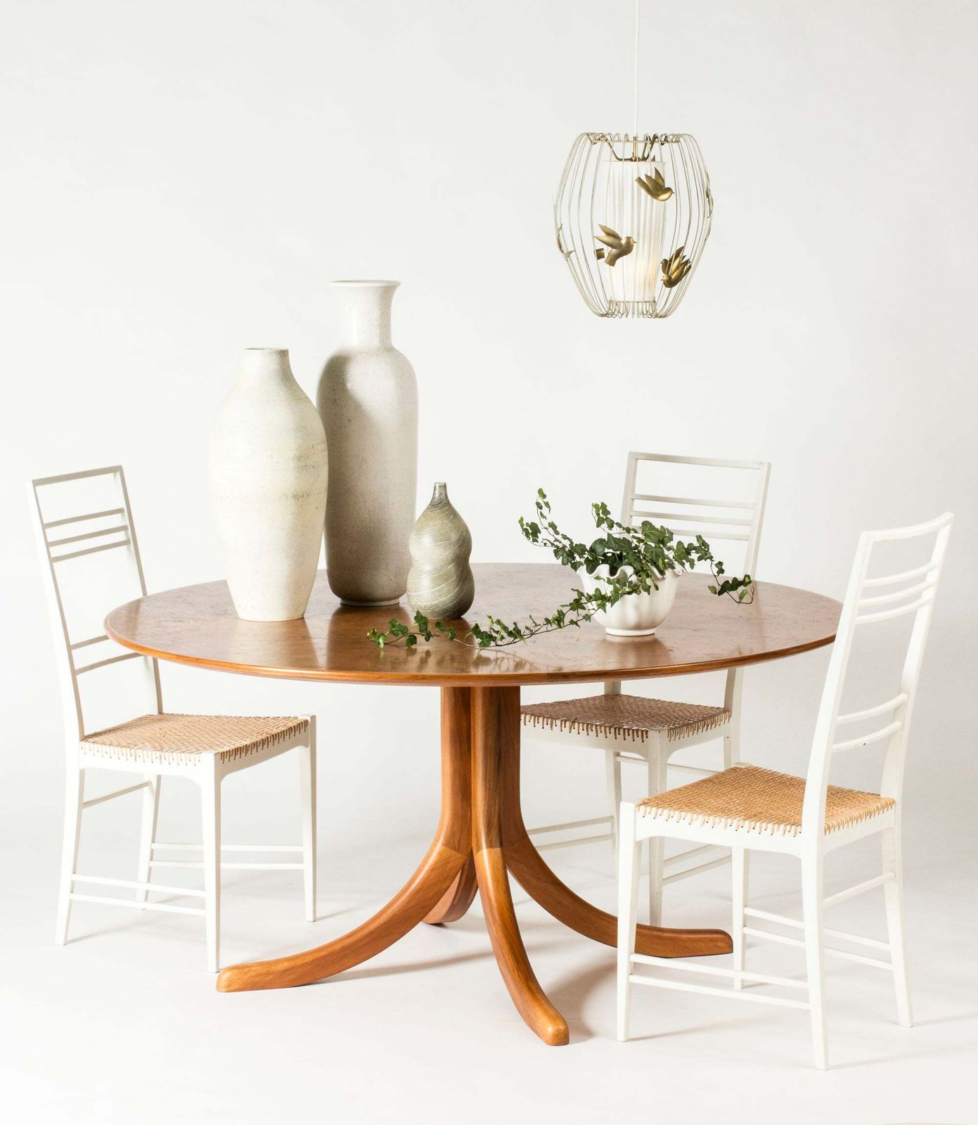 photo vinterior Swedish Mid-Century Walnoot Eettafel van Josef Frank, Firma Svenskt Tenn, jaren 1950