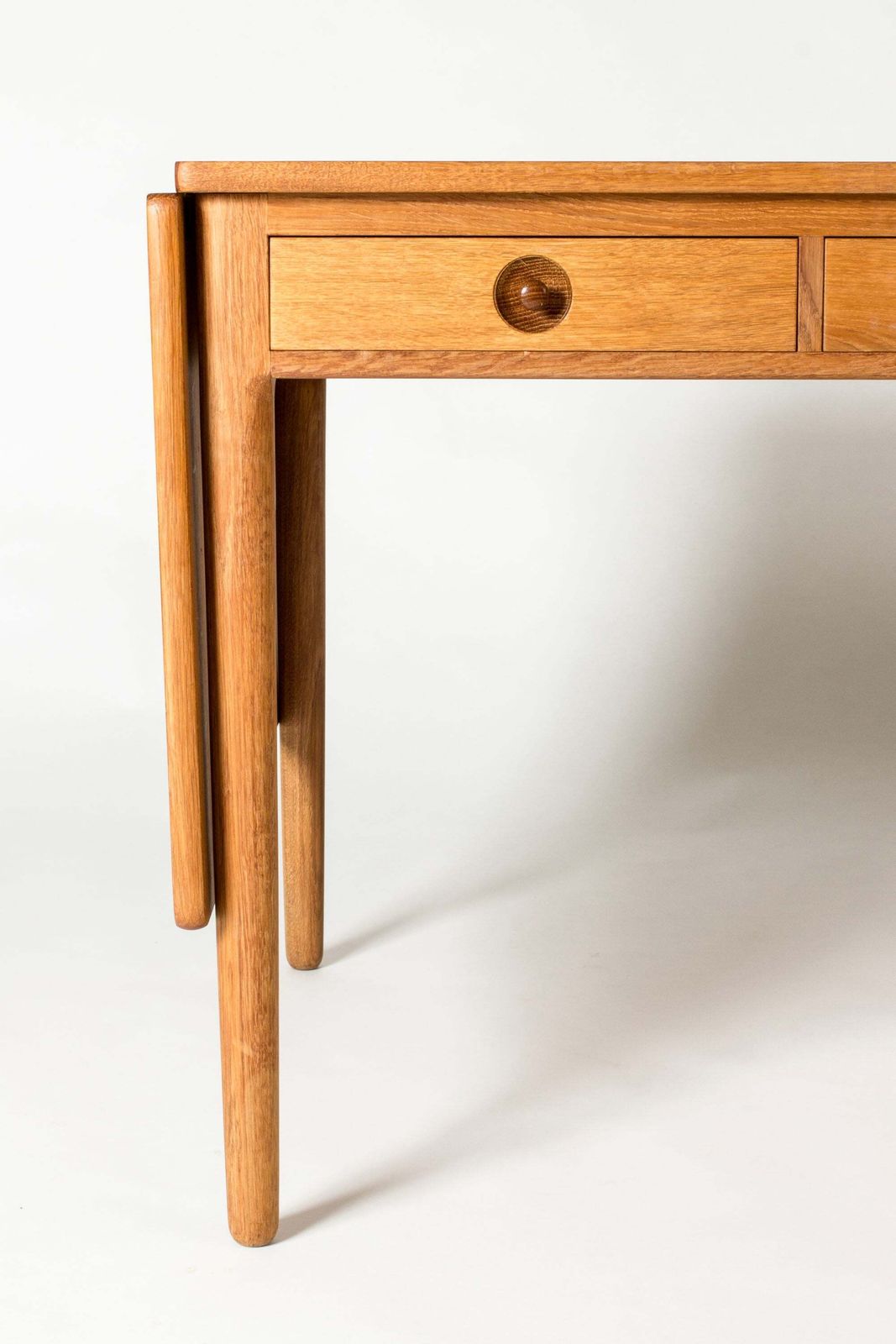 Meubels Mid-Century Modern eiken bureau of tafel van Hans J. Wegner, Denemarken, jaren 1960 photo