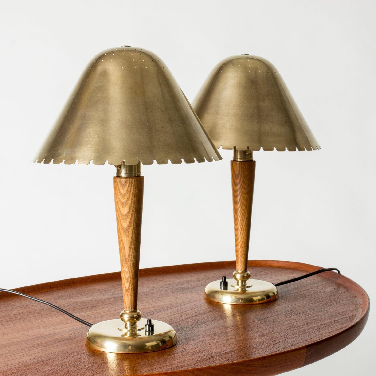 Lampes de table Swedish Modern en laiton par Harald Notini, Böhlmarks, Suède, années 1940 photo furniture