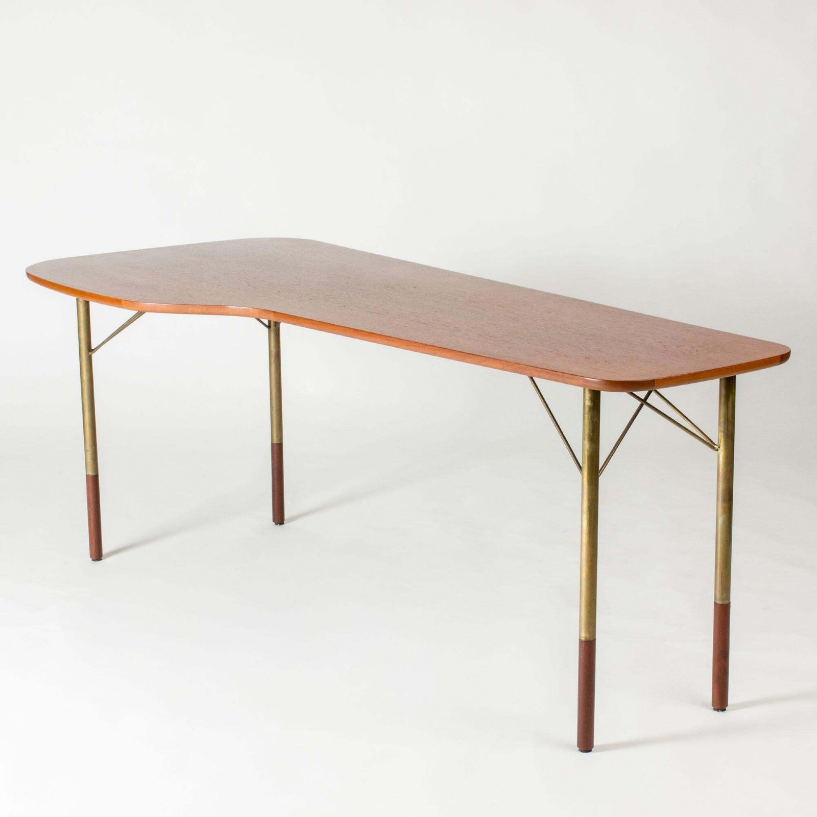 Scandinavian Modern vrijstaand teakhouten bureau, Denemarken, jaren 1950 photo Meubels