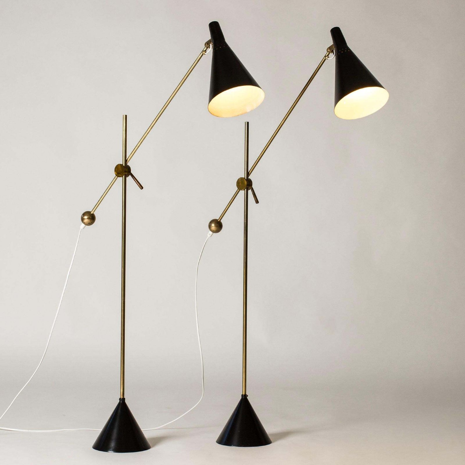 Paar mid-century messing vloerlampen van Tapio Wirkkala voor Idman, Finland, ca. jaren 1950 photo Verlichting
