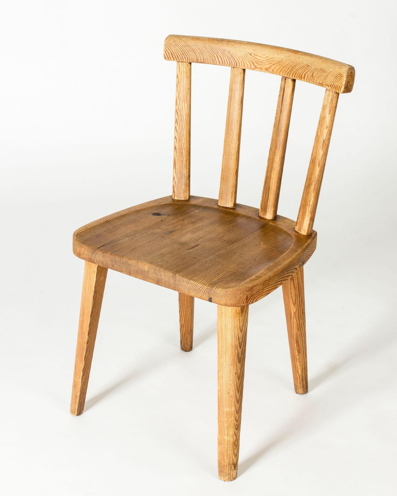 Set van vier "Utö" grenenhouten stoelen van Axel Einar Hjorth, Nordiska Kompaniet, jaren 1930 photo vintage