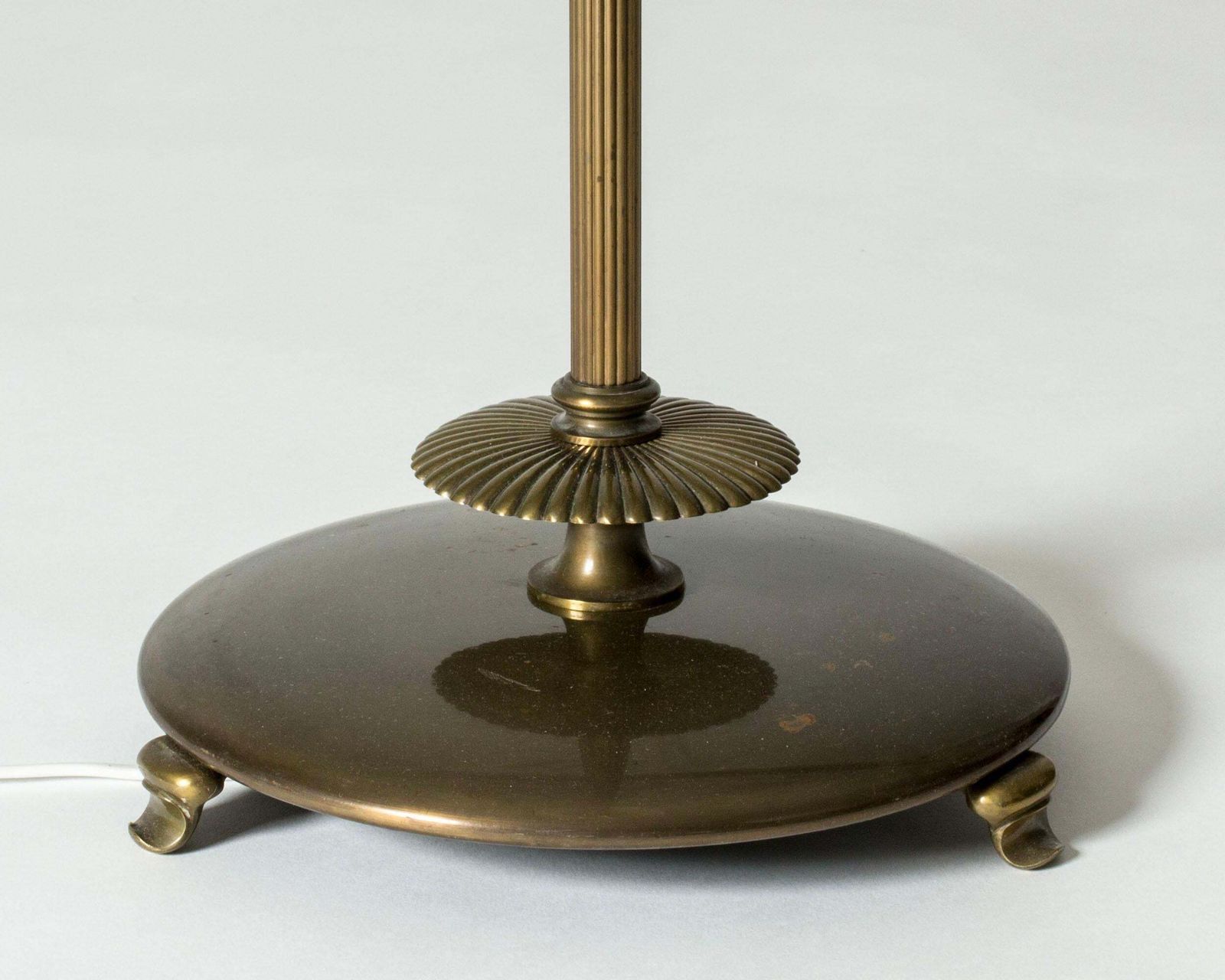 Lampadaire Swedish Grace en laiton, par Erik Tidstrand pour Nordiska Kompaniet, années 1930 photo buy