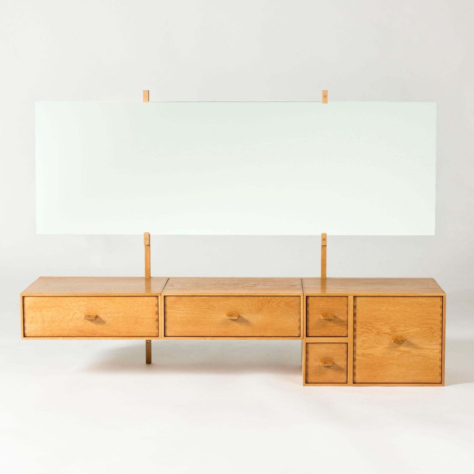 Mid-Century Modern Wandgemonteerde Eiken Kaptafel Van Luxus, Zweden, jaren 1960 photo furniture