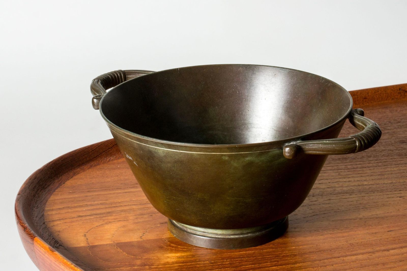 Zweeds modernistische gepatineerde bronzen schaal van Gab, jaren 1930 photo vinterior