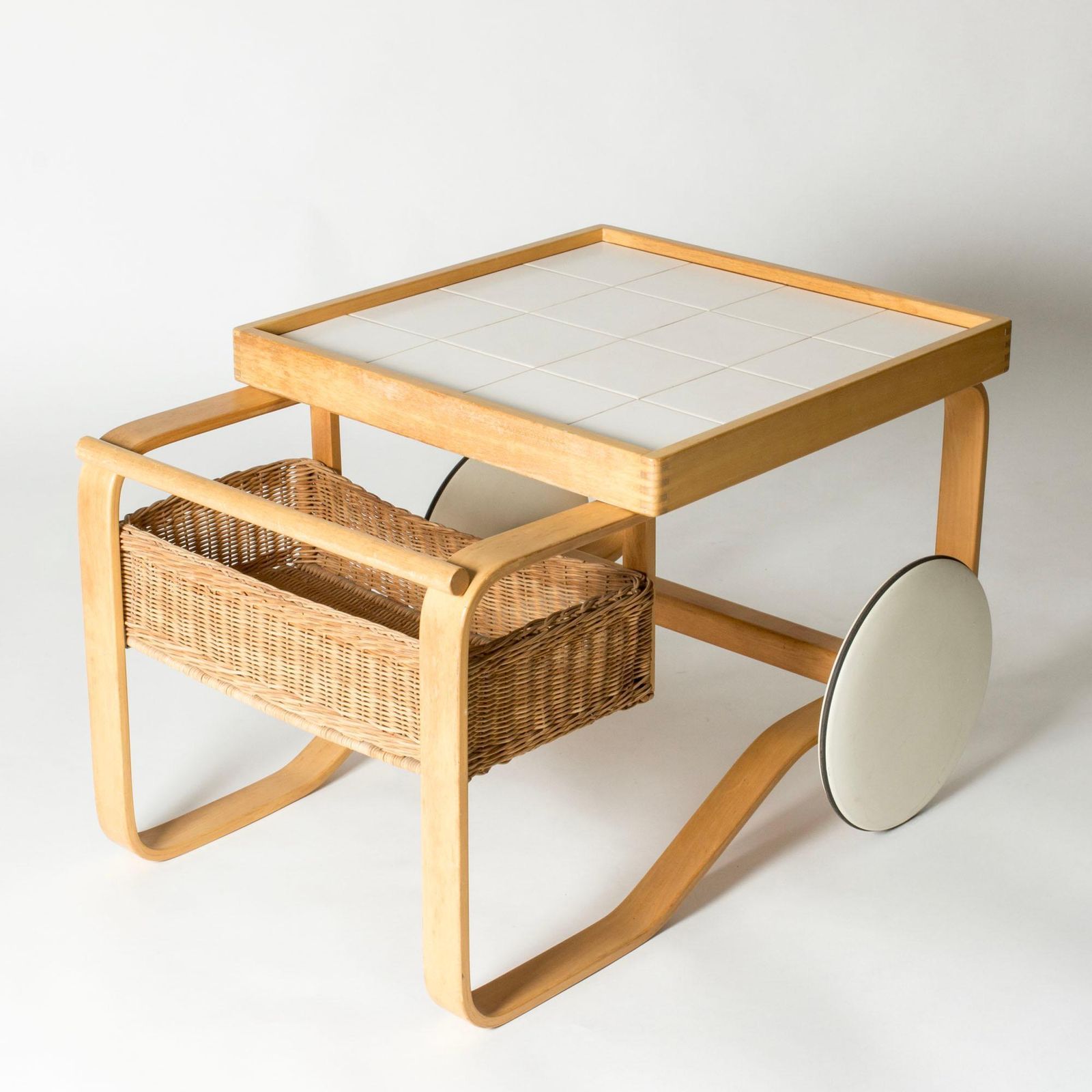 Chariot à thé finlandais modèle 900 par Alvar Aalto, Artek, Finlande photo for sale