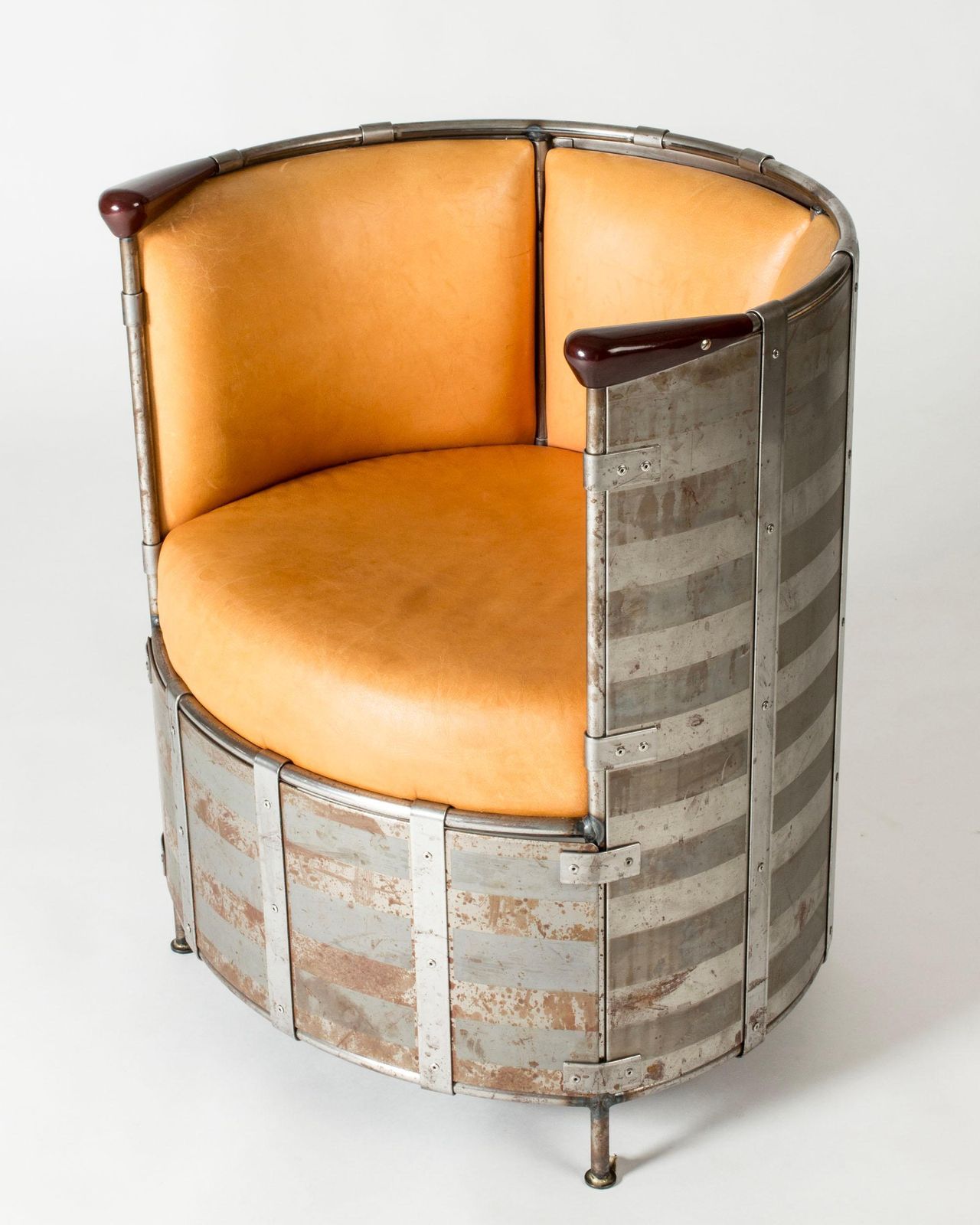 Post Modernist "Moose Skin Lounge Chair", Mats Theselius, Källemo, Sweden, 1991 photo Meubels