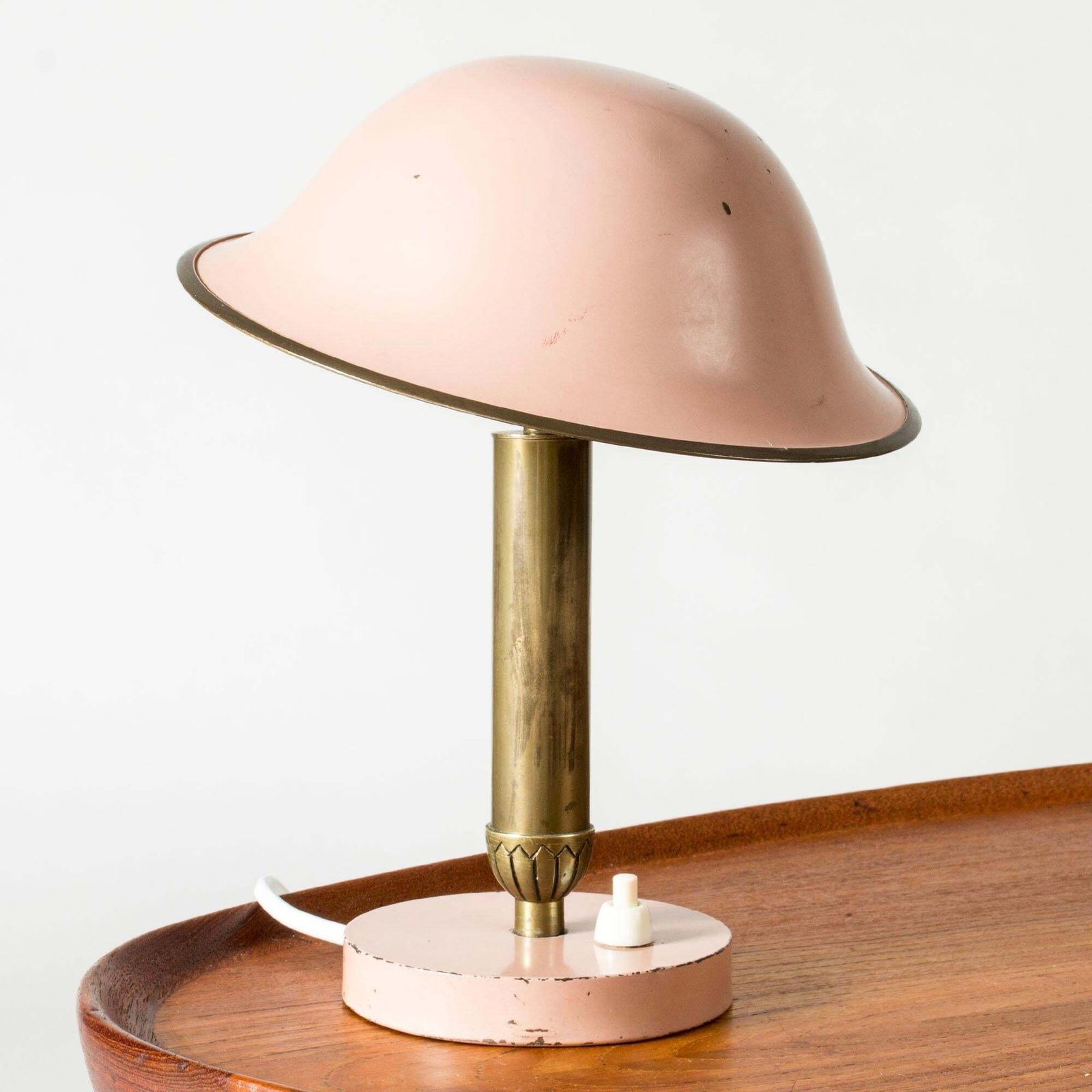 Scandinavian Modern Tafellamp van Boréns, Messing & Roze Lak, jaren 1930 photo furniture