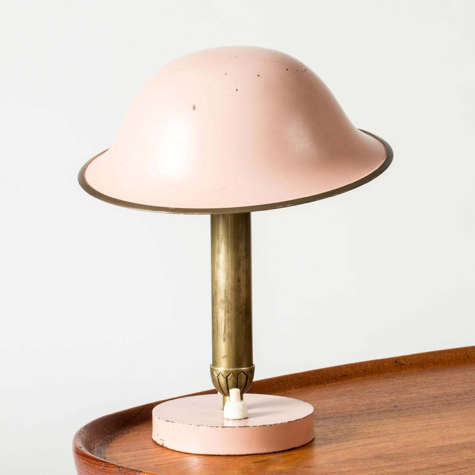 Scandinavian Modern Tafellamp van Boréns, Messing & Roze Lak, jaren 1930 photo vinterior