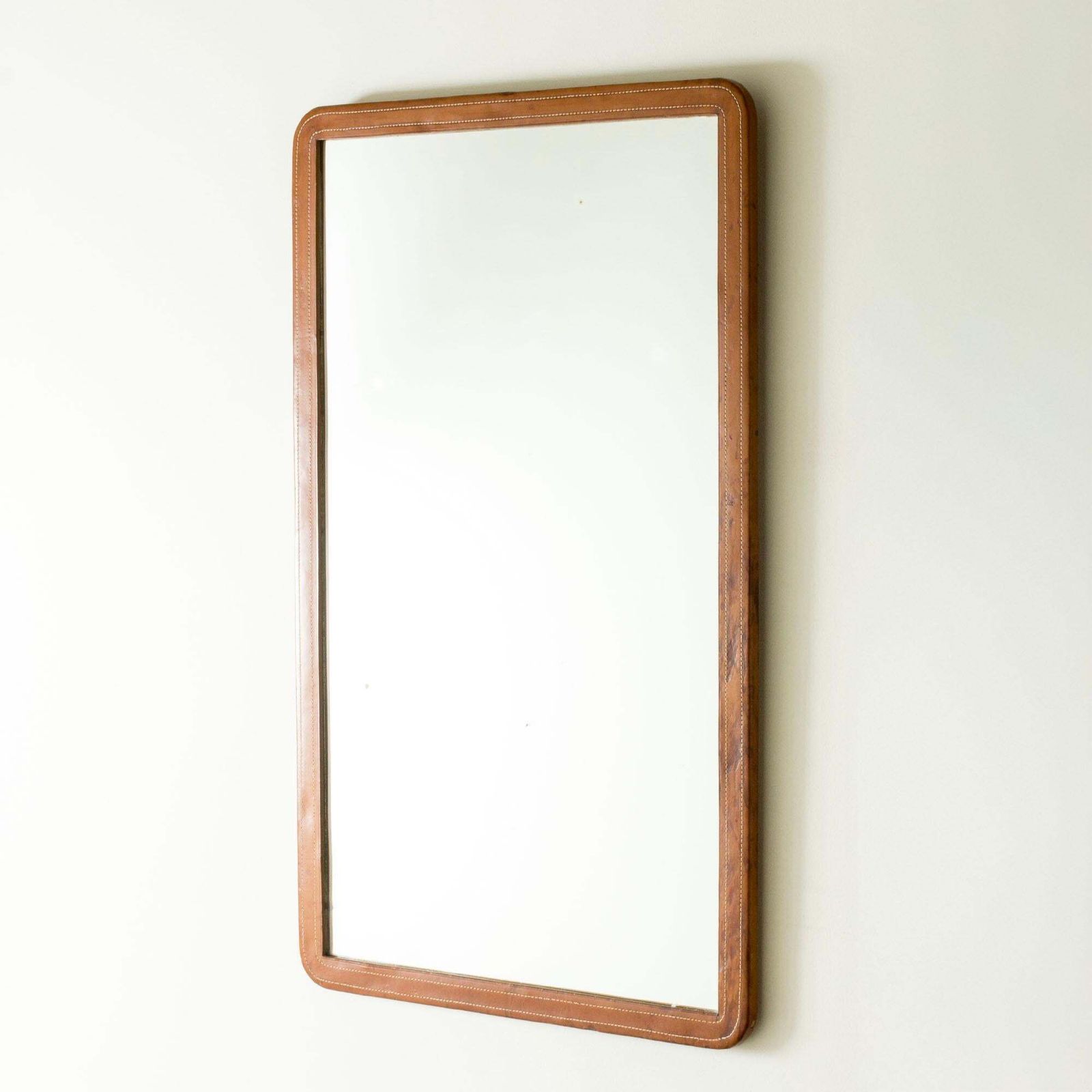 Miroir mural moderne suédois en cuir, Nordiska Kompaniet, Suède, années 1940 photo furniture