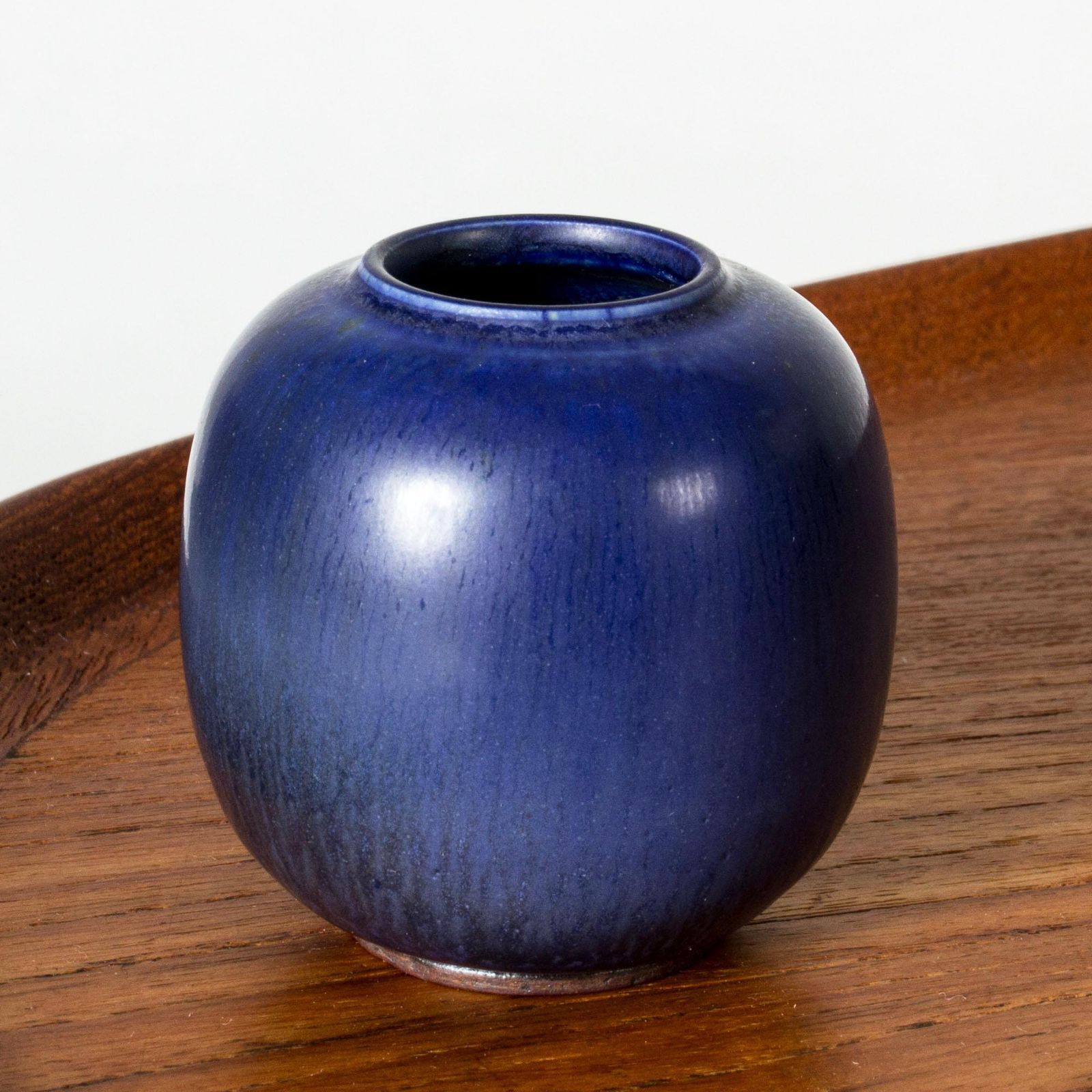 Vase miniature en grès mid-century, Berndt Friberg, Gustavsberg, Suède 1944-47 photo furniture