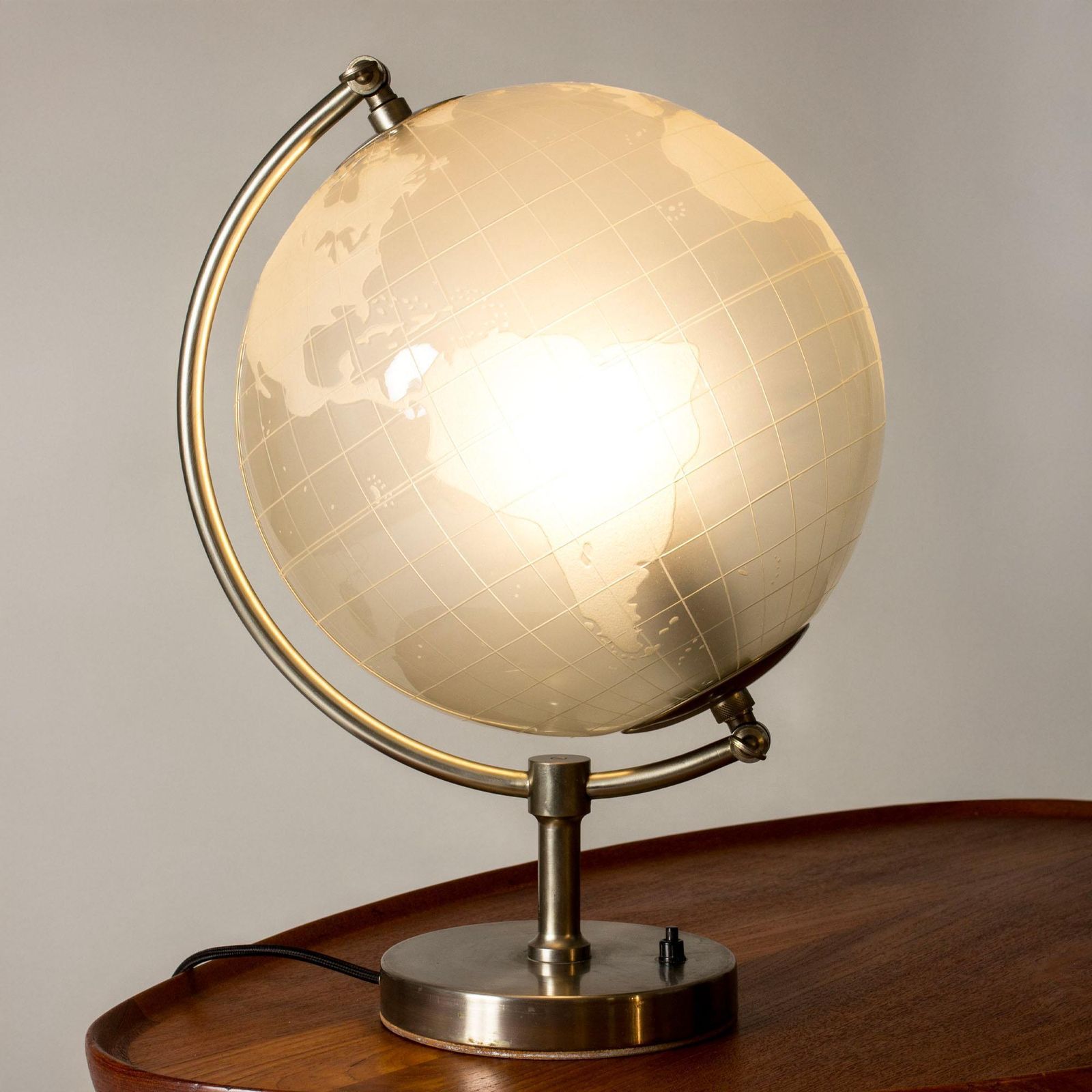 Lampe de table globe vintage, Flygfors, Suède, années 1950 photo furniture