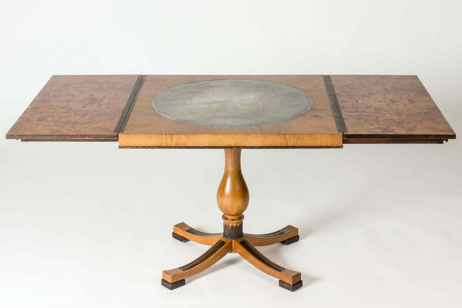 Modernistisch bijzettafeltje van Erik Chambert, Zweden, jaren 1930 photo vinterior