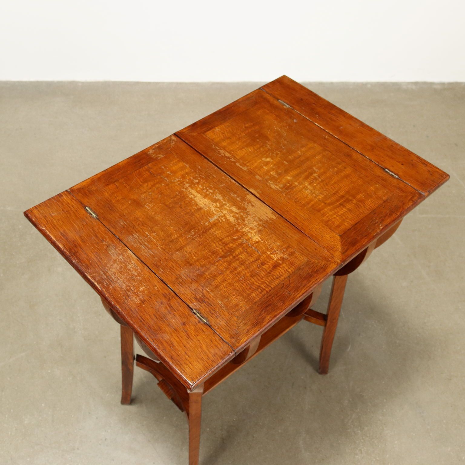 Table basse Art Nouveau en tissu, plateau ouvrant, XXe siècle photo buy