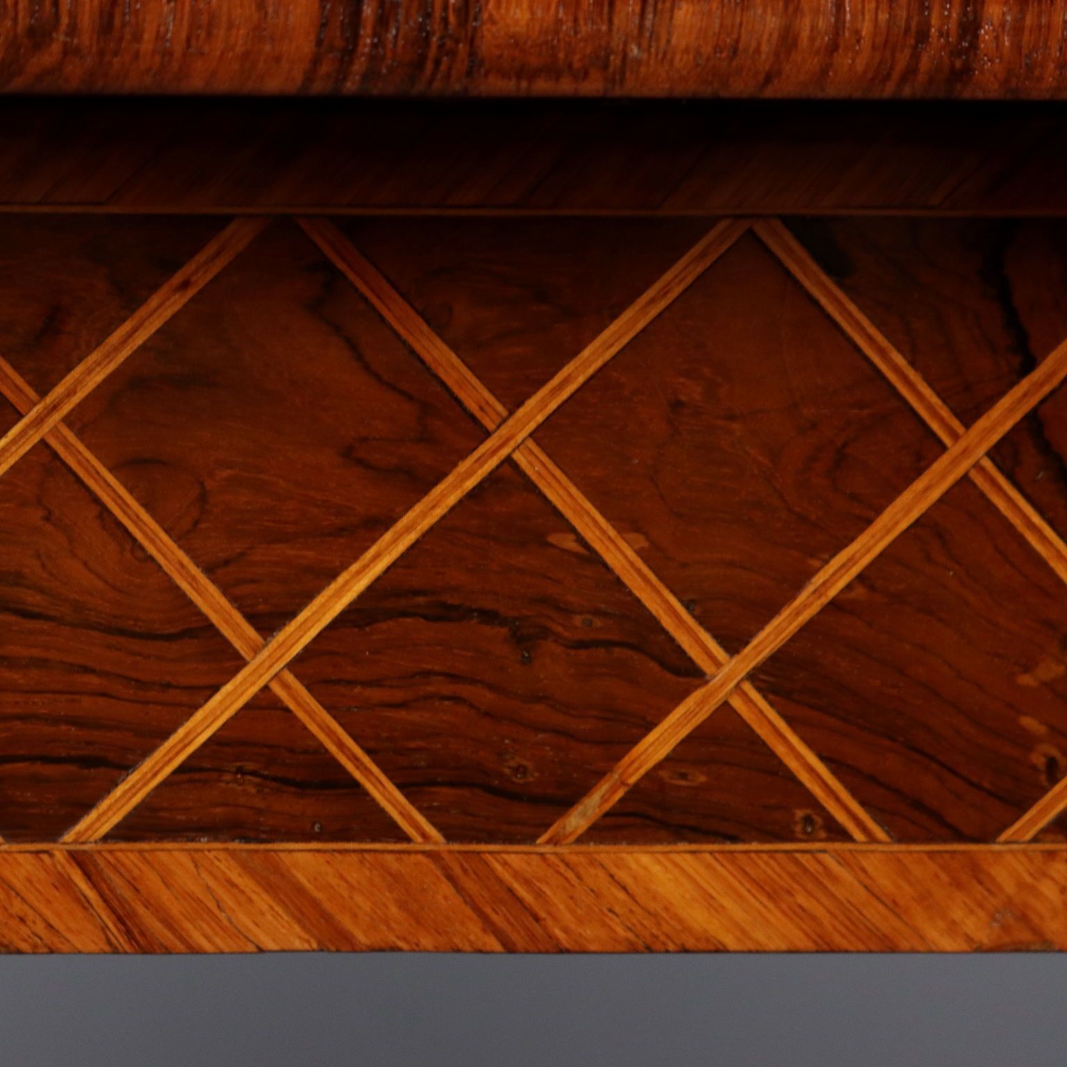 photo vinterior Table de jeu d'époque en essences multiples, Italie, XVIIIe siècle