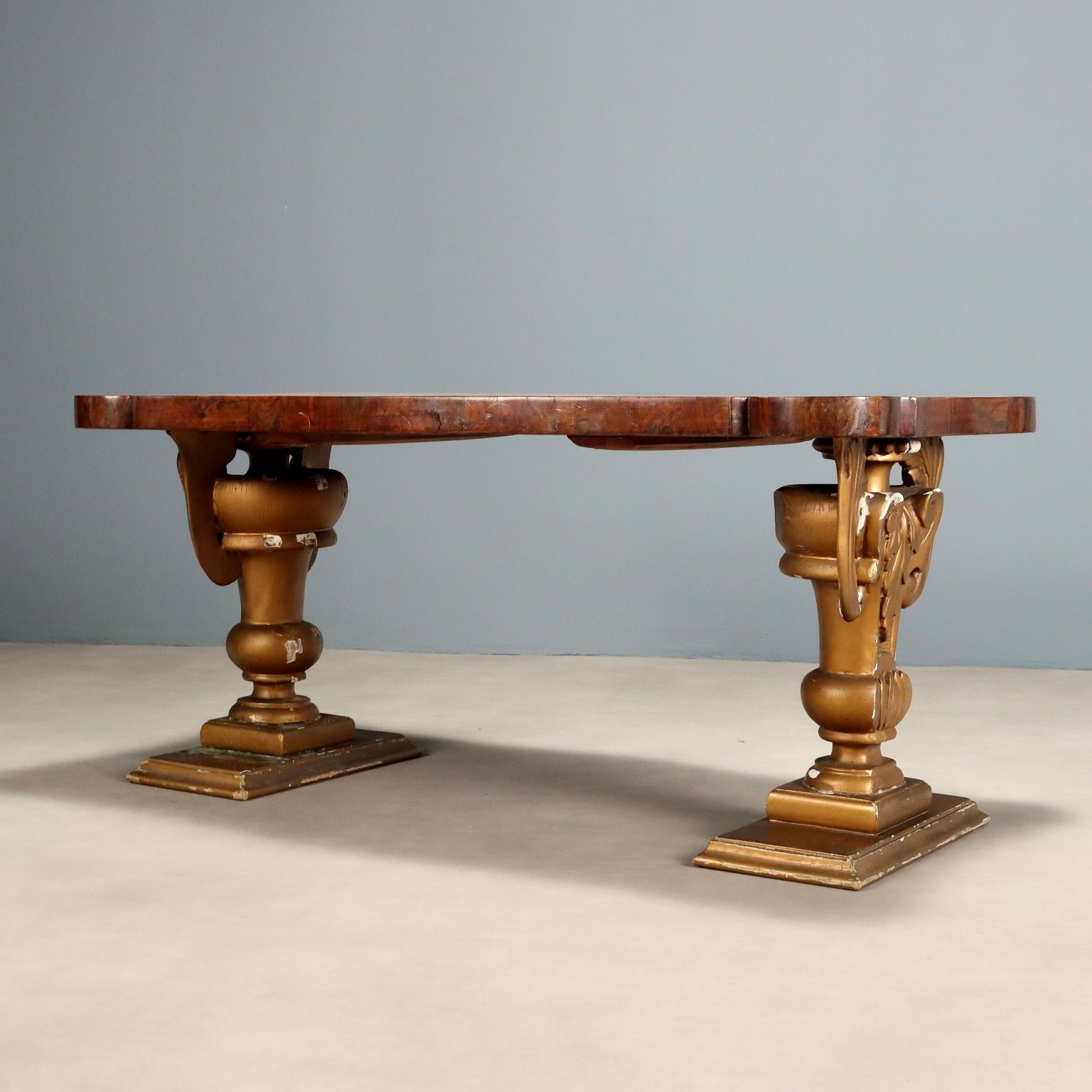 photo furniture Gesneden houten salontafel   Italië, 20e eeuw