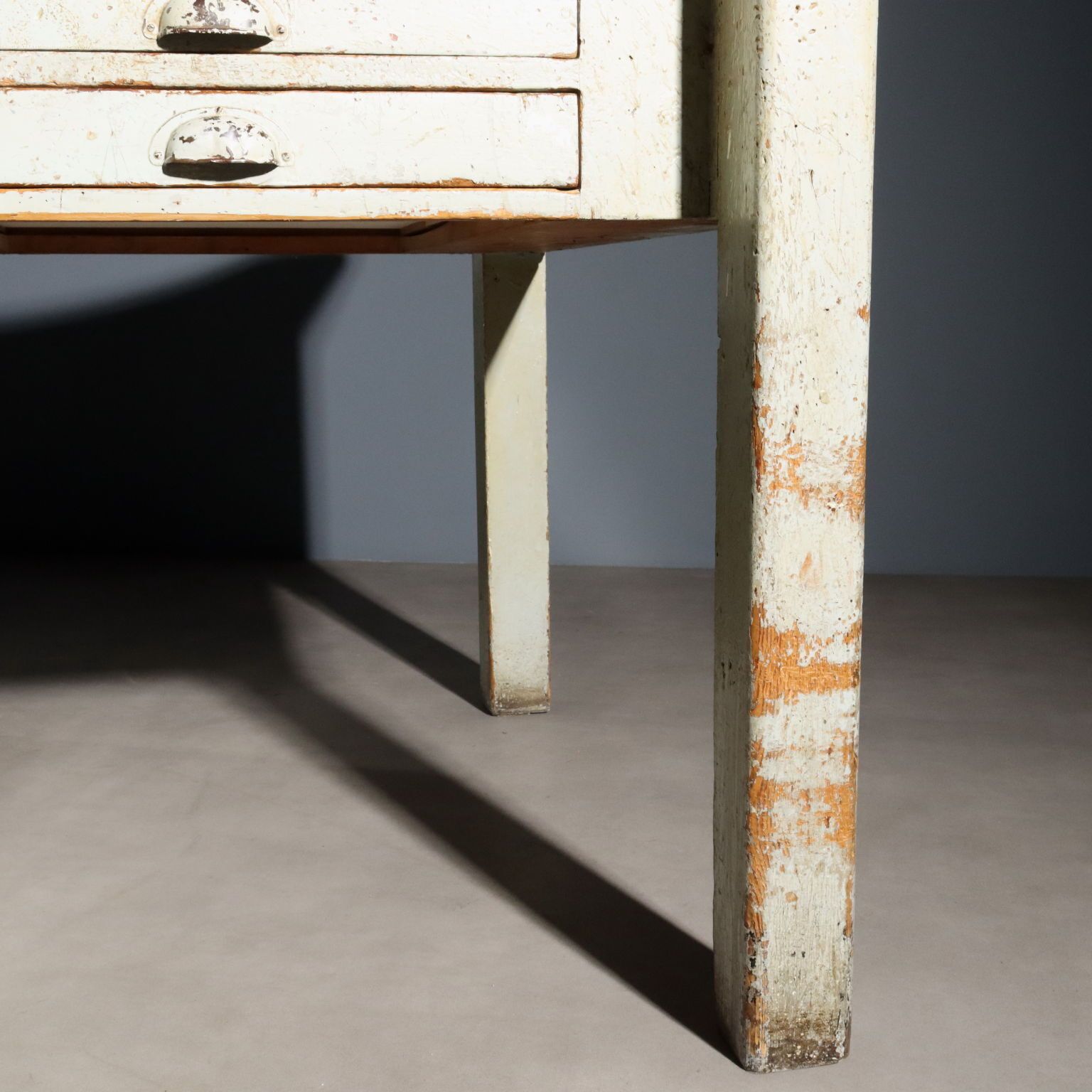 photo vinterior Table industrielle en sapin et orme, design italien, XXe siècle