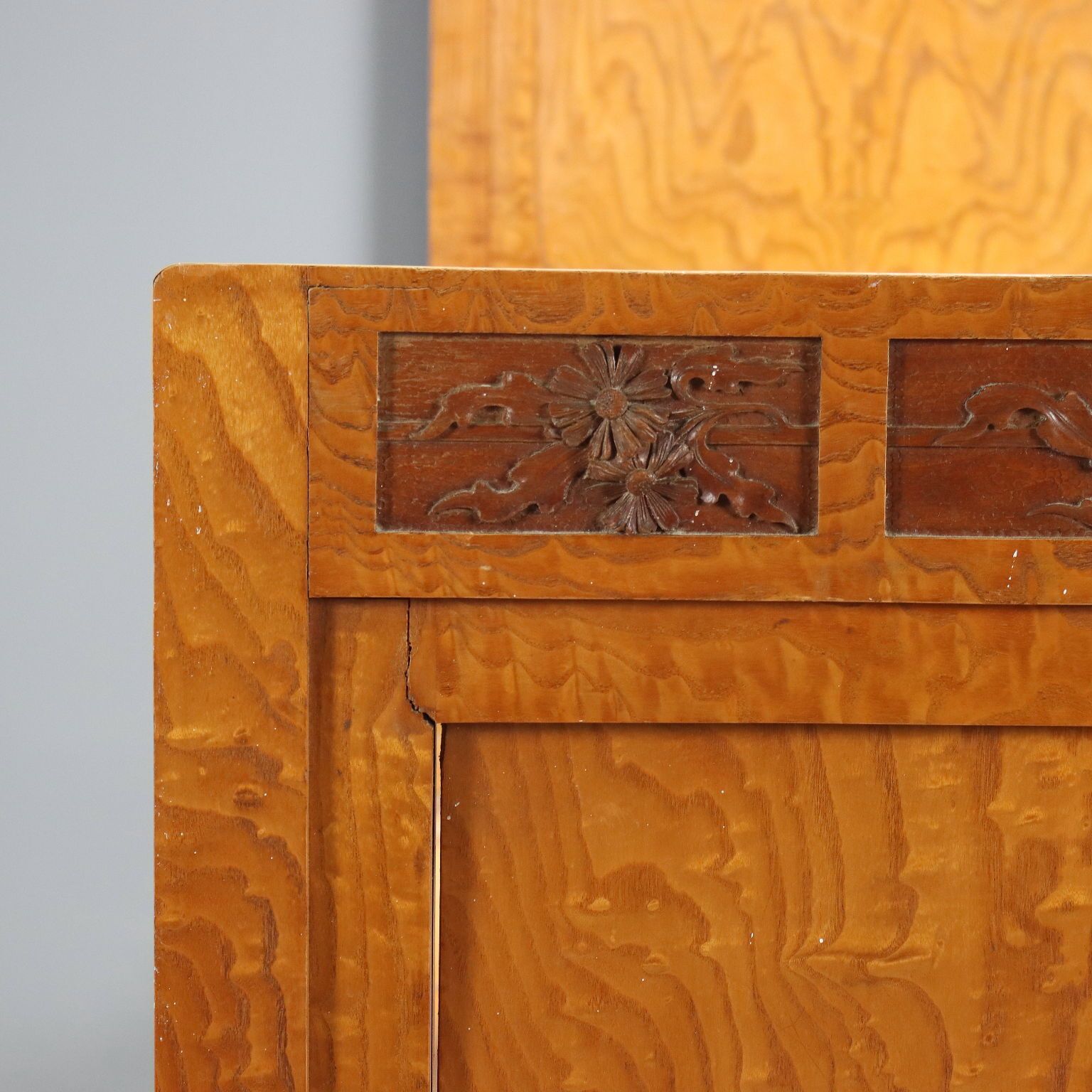 Liberty Single Bed In Oak With Mahogany Carvings photo 600.0
