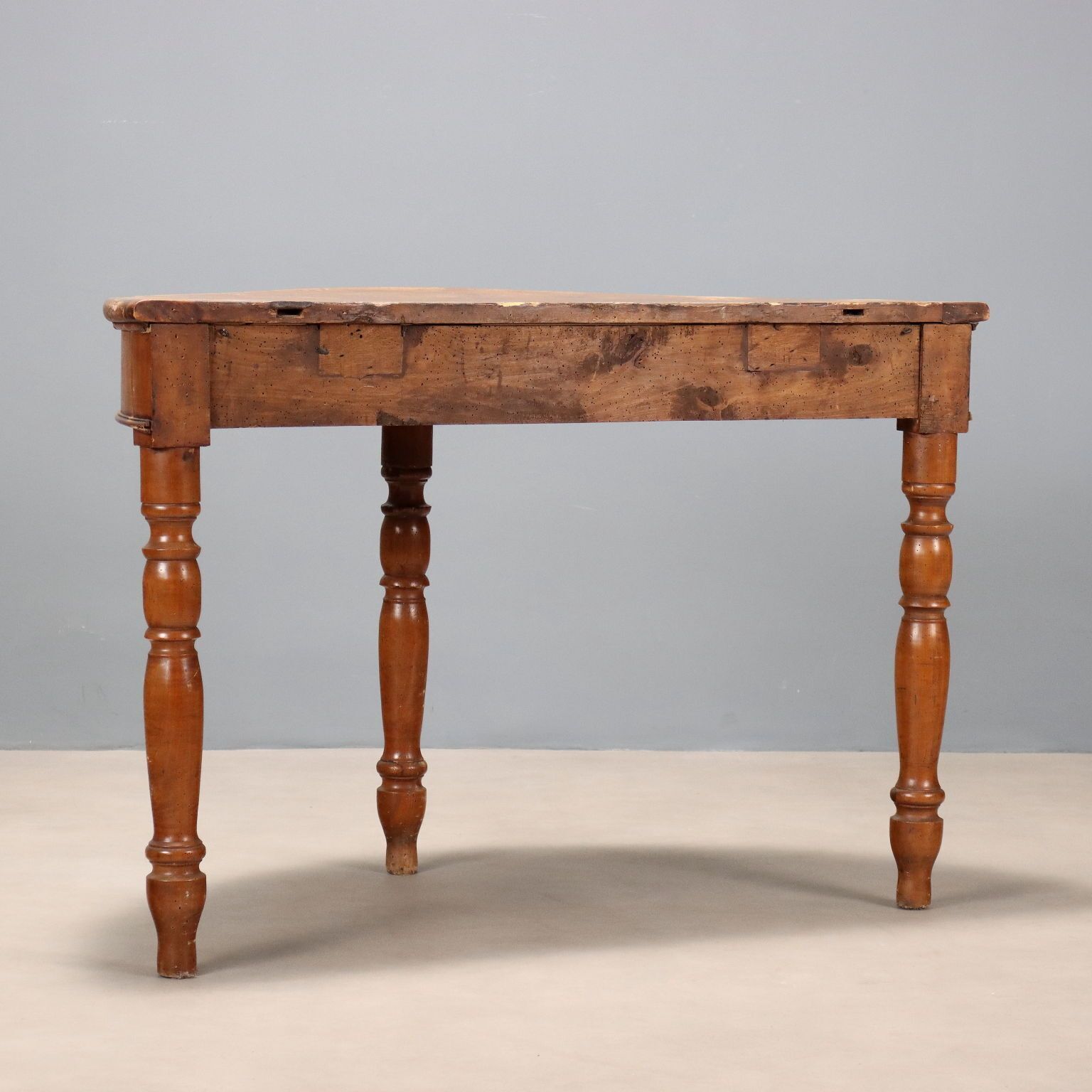 Walnoten consoletafel uit Italië, 19e eeuw photo vintage