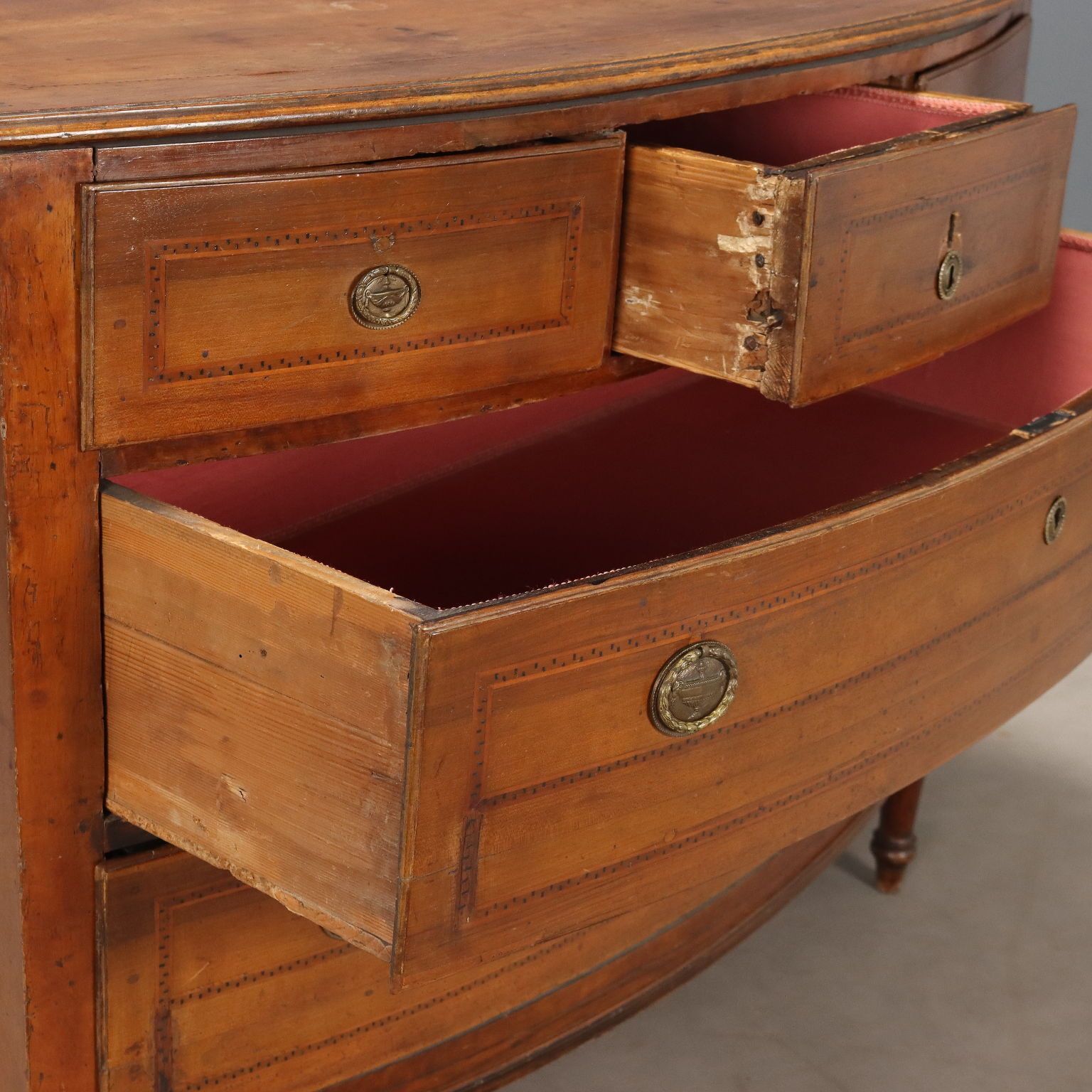 Commode d'époque en noyer 5 tiroirs, Italie, XIXe siècle photo Mobilier
