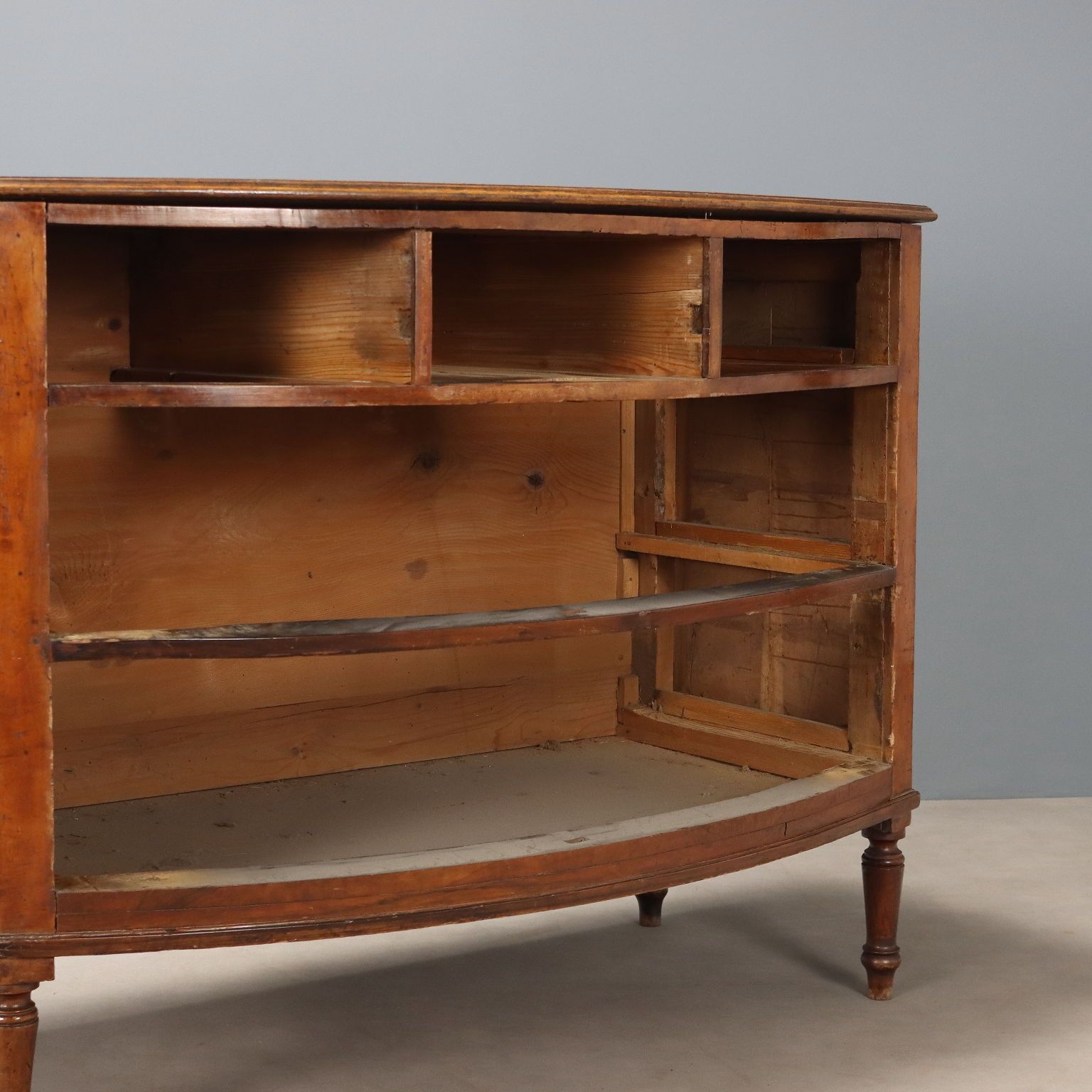 photo for sale Commode d'époque en noyer 5 tiroirs, Italie, XIXe siècle
