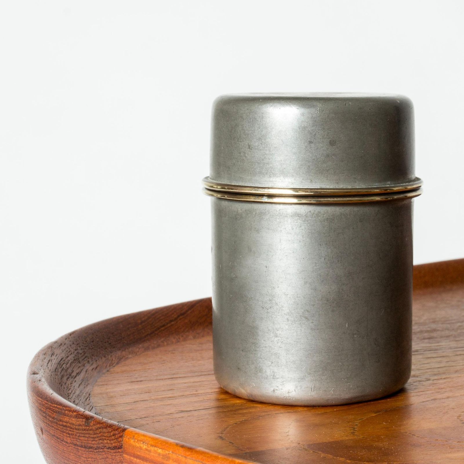 Mid-century Scandinavisch tinnen pot van Estrid Ericson, Svenskt Tenn, Zweden, 1954 photo furniture