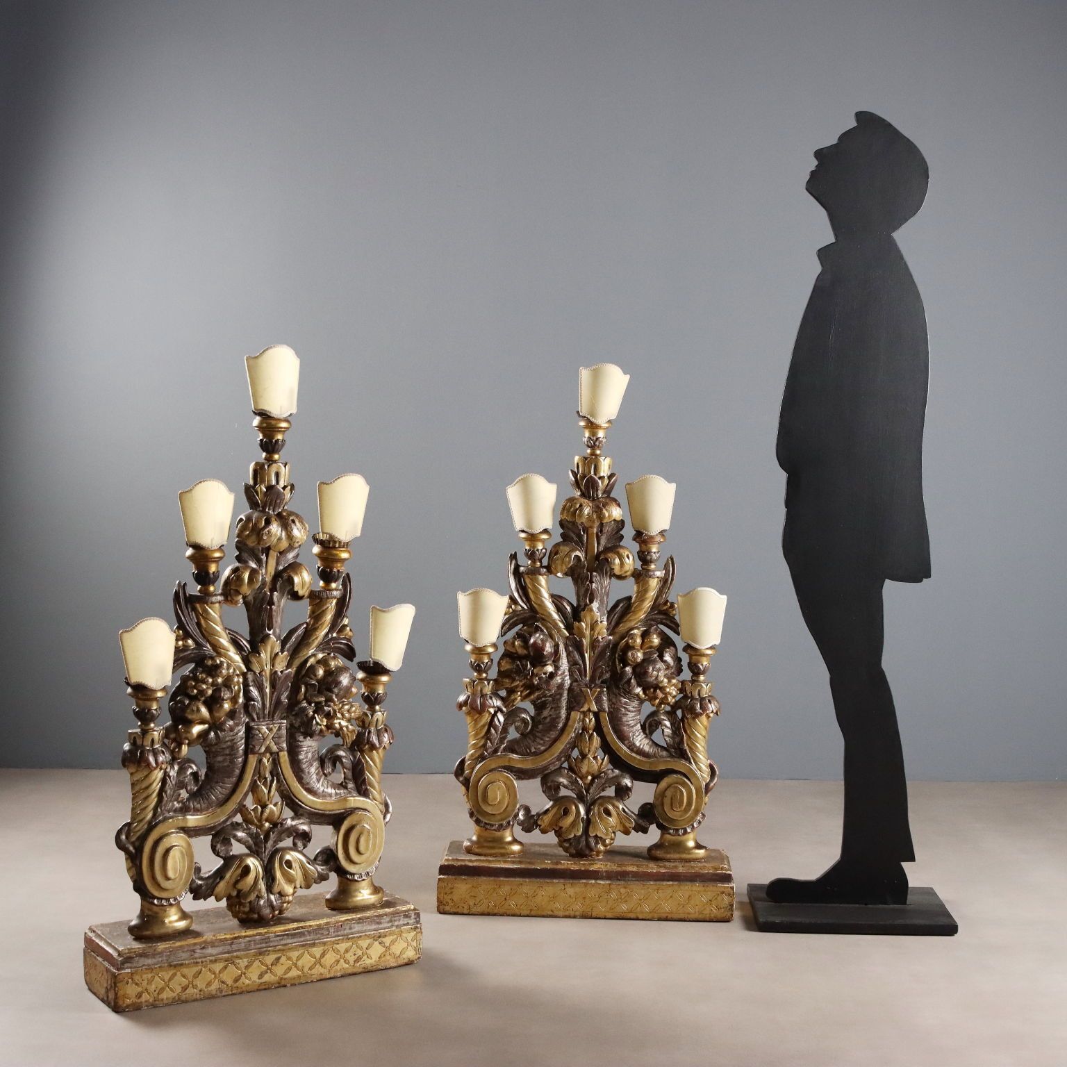Paar Barokke Gesneden Houten Torchères photo furniture