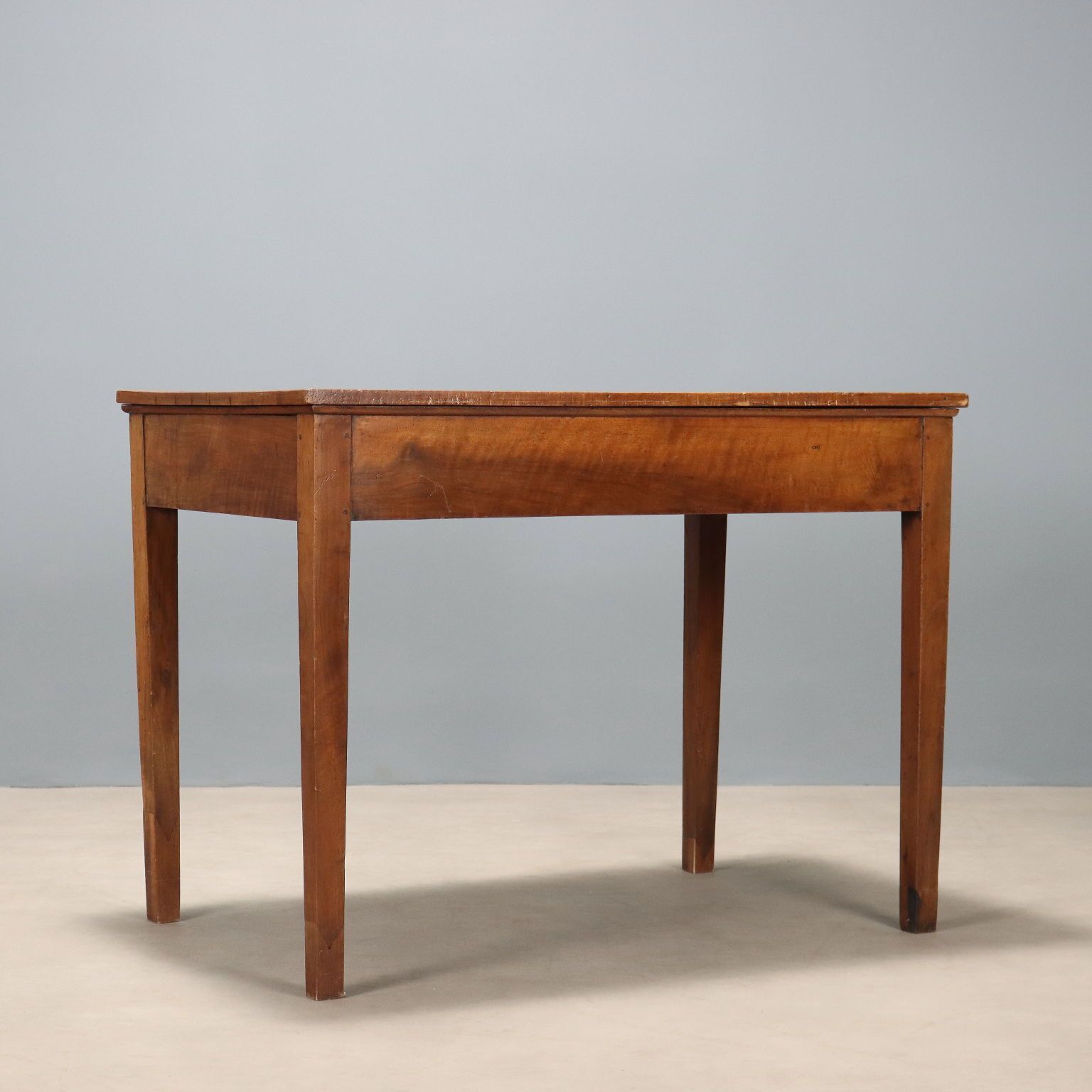 photo for sale Bureau Directoire en noyer et fer forgé, Italie, fin du XVIIIe siècle