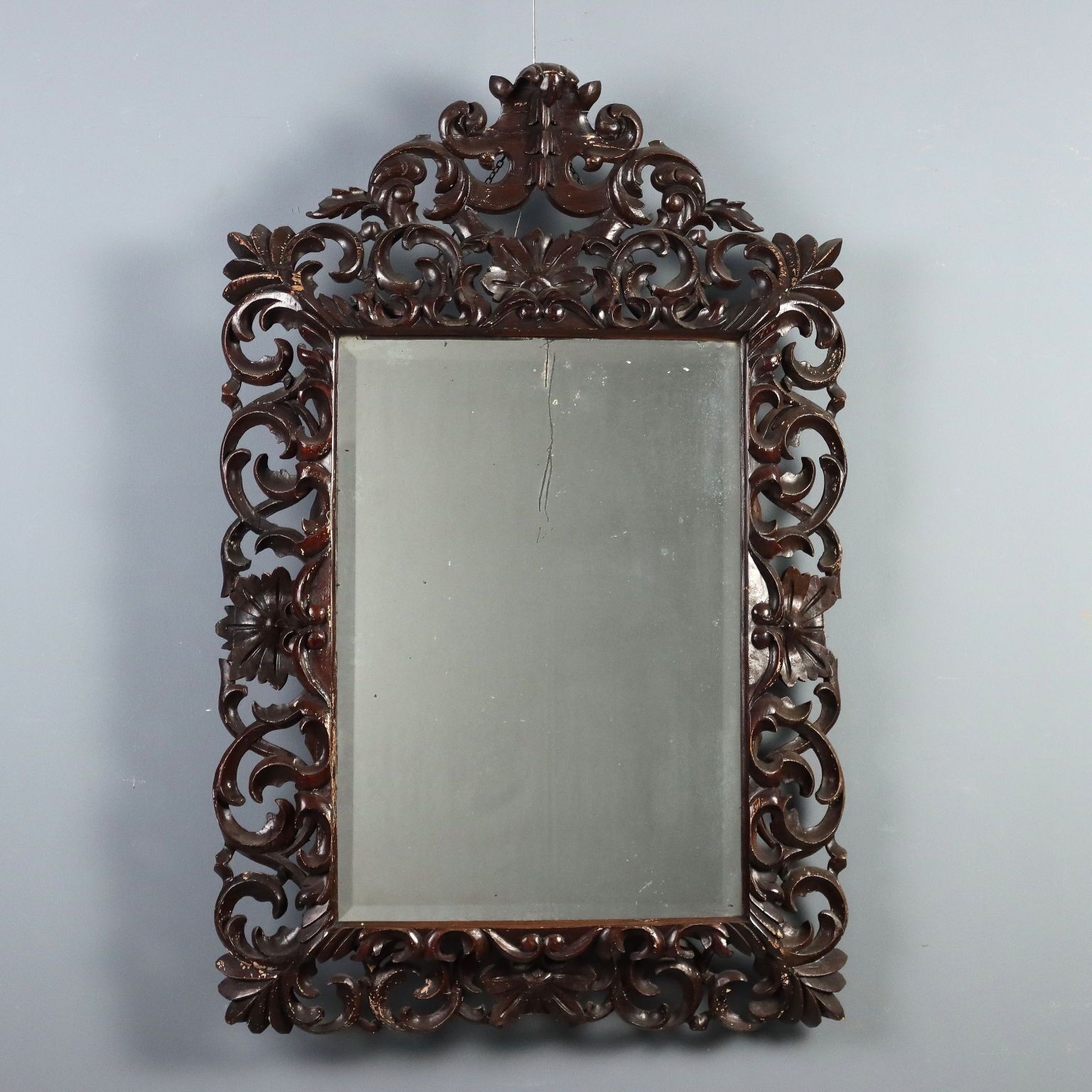 Miroir de style baroque en bois laqué, Italie, début du XXe siècle