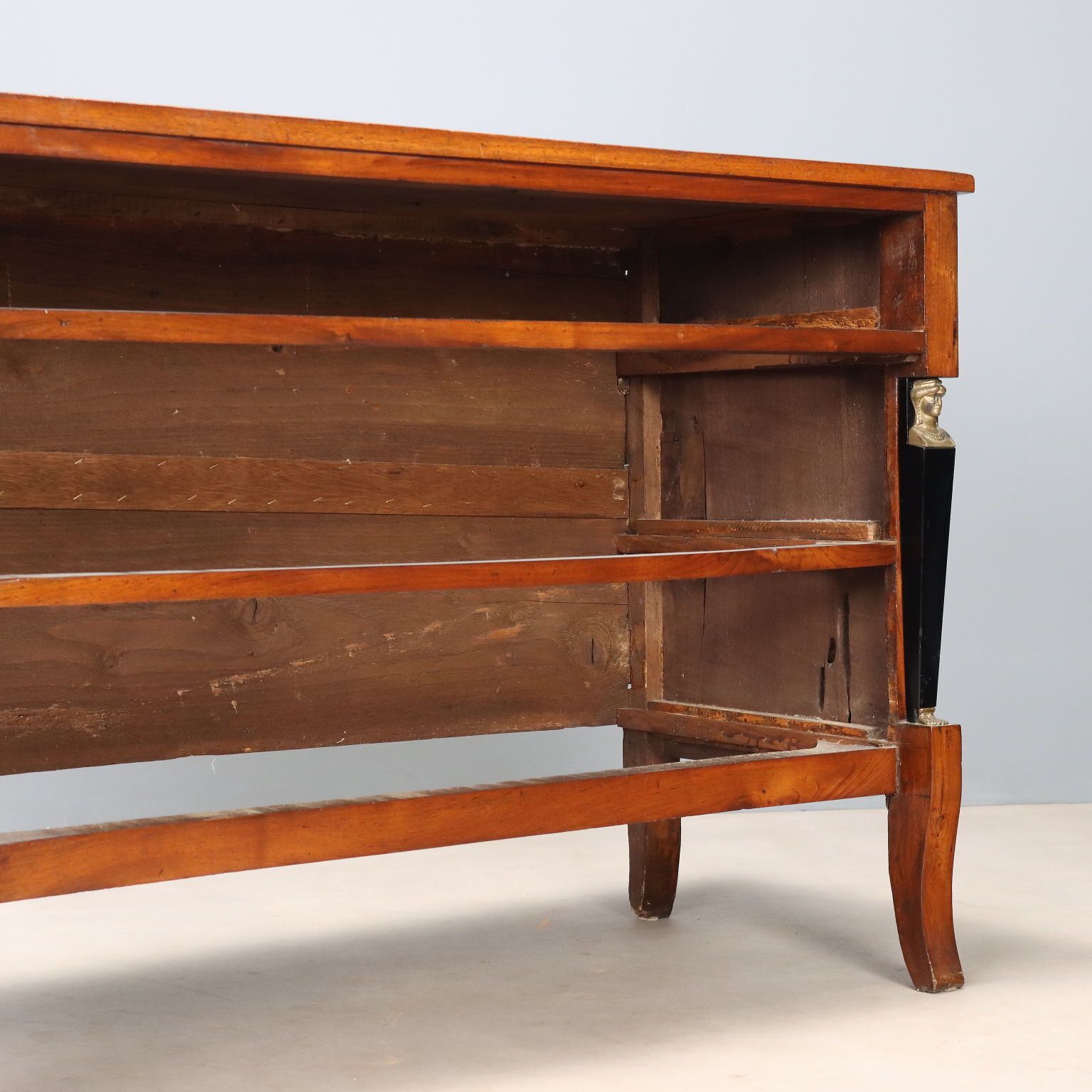 photo for sale Commode d'époque en noyer 3 tiroirs, Italie, XIXe siècle