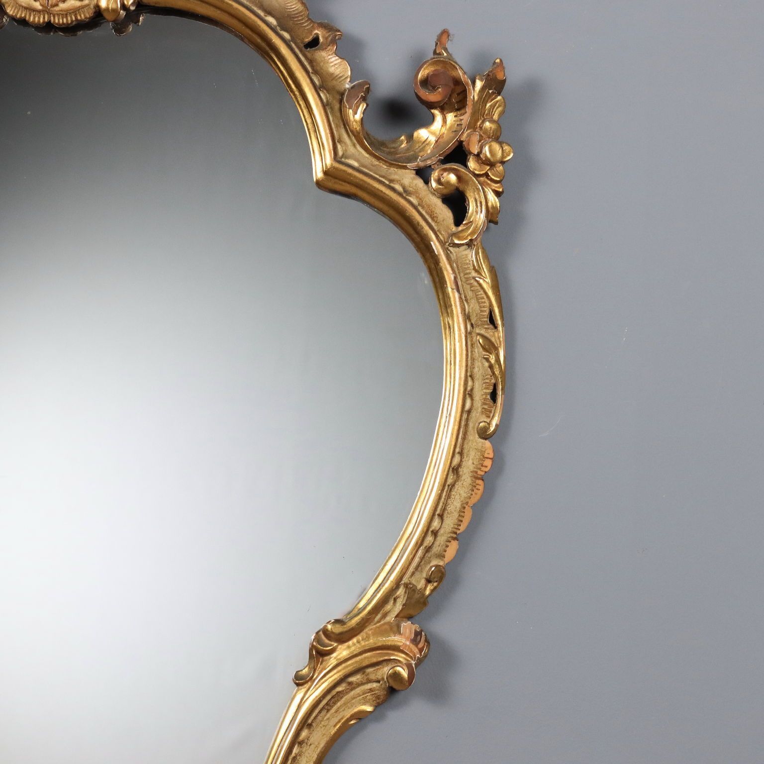 Miroir de style Barocchetto en bois sculpté photo vinterior