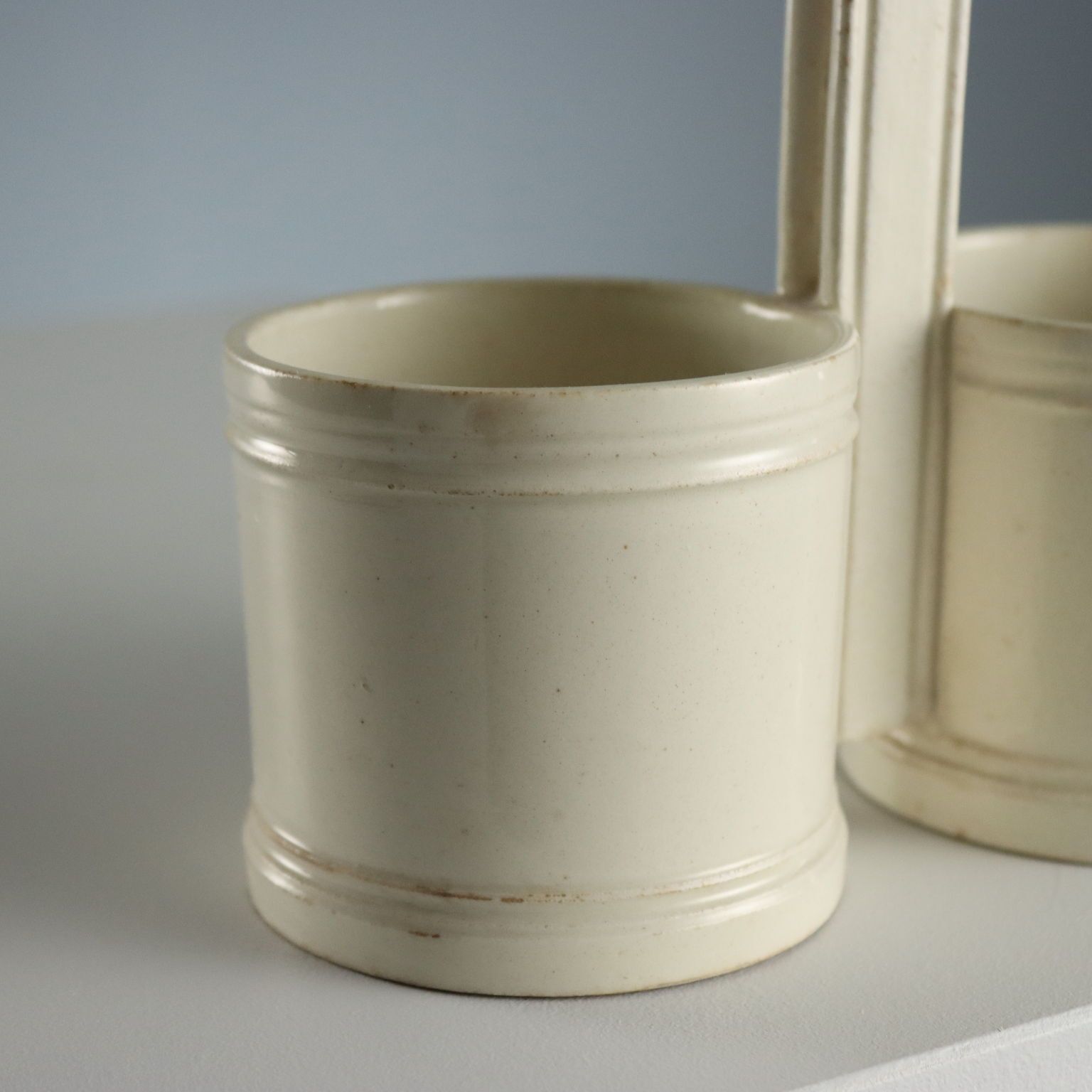 Porte-bouteilles d'époque en faïence, Italie, milieu du XIXe siècle photo for sale