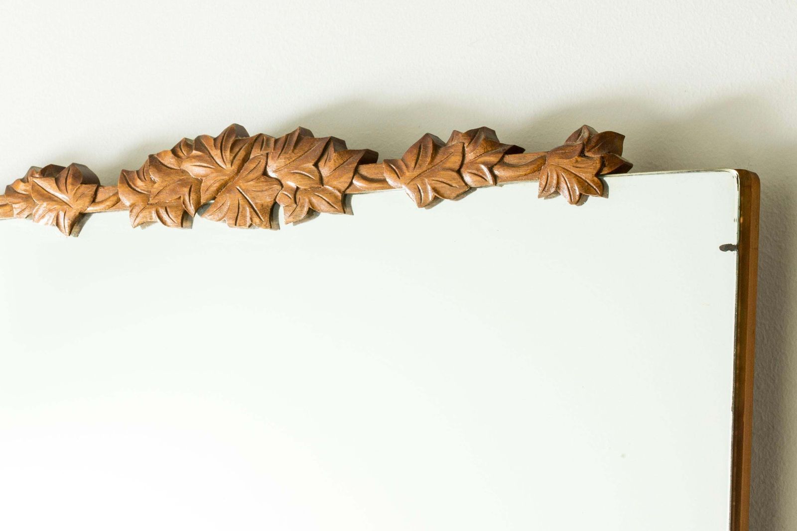 Modernistische wandspiegel met decoratie, Zweden, jaren 1940 photo for sale