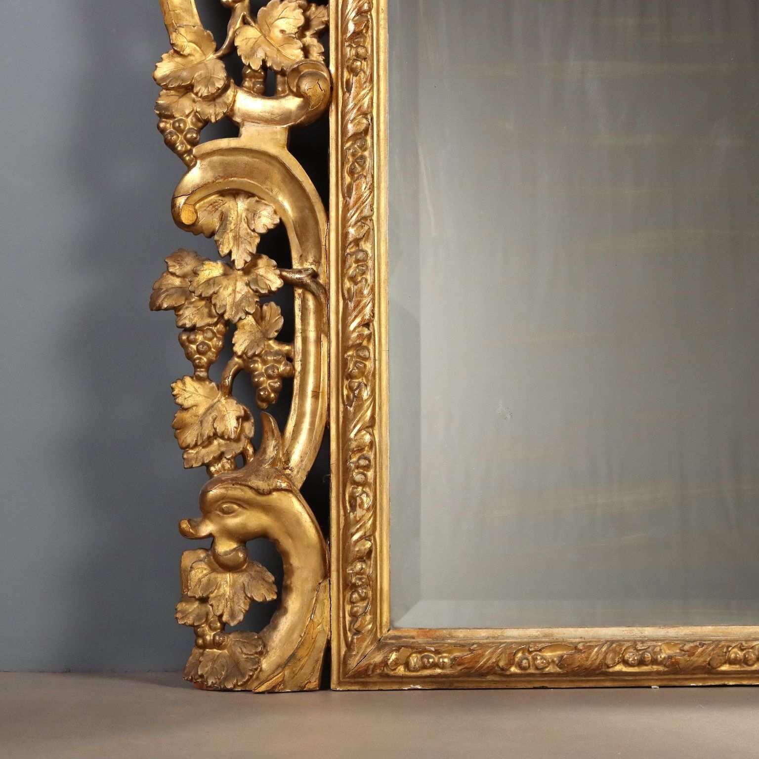 photo for sale Miroir baroque en bois sculpté doré, Italie, XIXe siècle