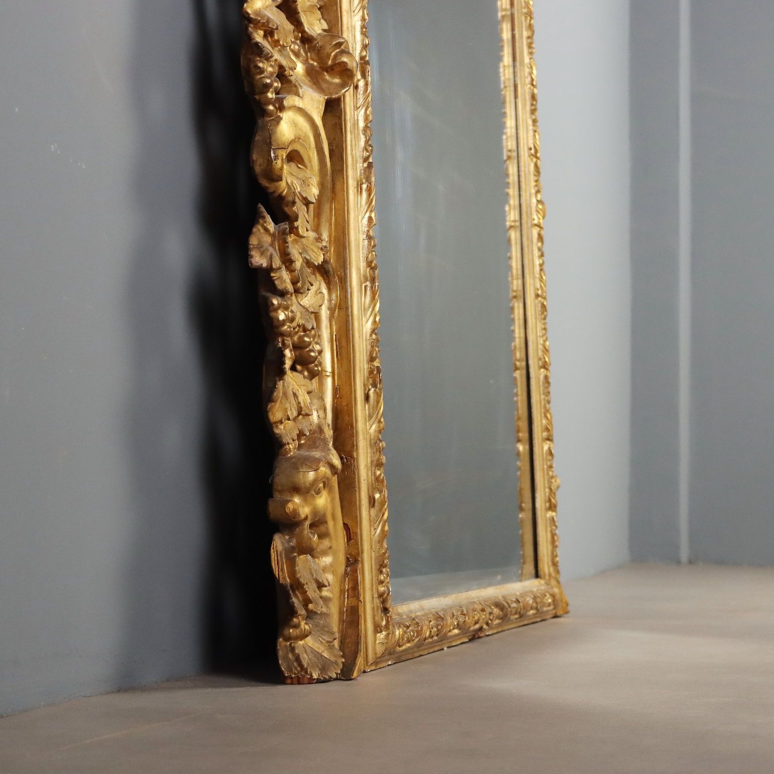 6660.0 Miroir baroque en bois sculpté doré, Italie, XIXe siècle photo
