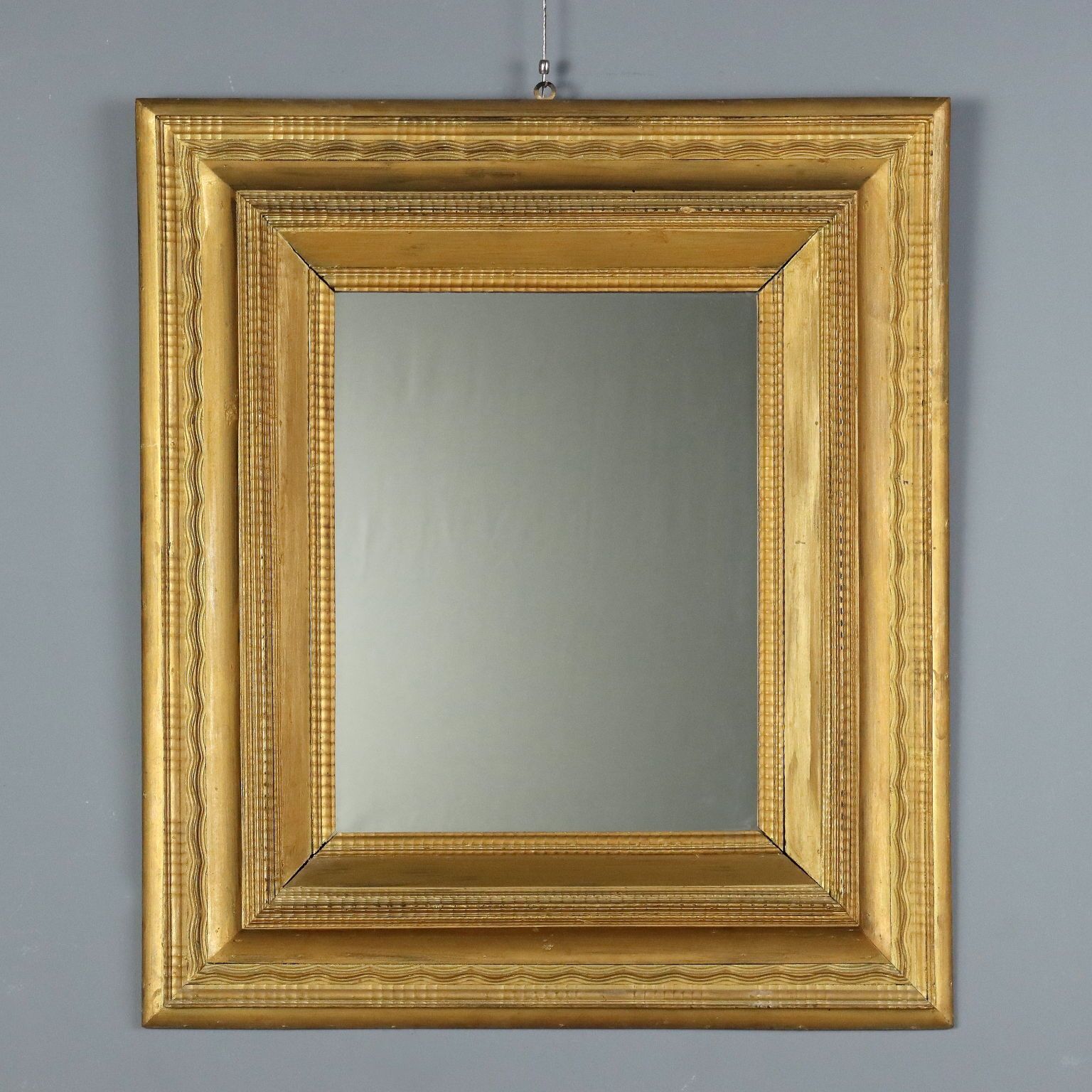 Miroir d'époque en bois doré, cadre guilloché, Italie, XIXe siècle