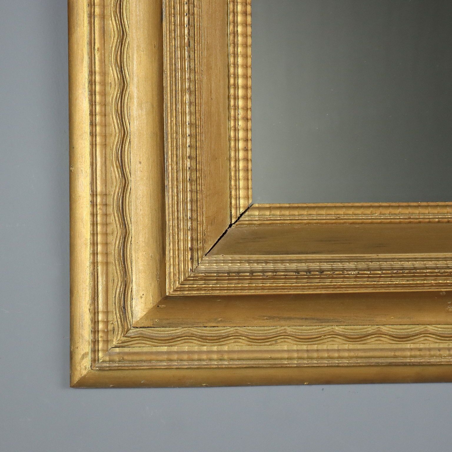 Miroir d'époque en bois doré, cadre guilloché, Italie, XIXe siècle photo vinterior