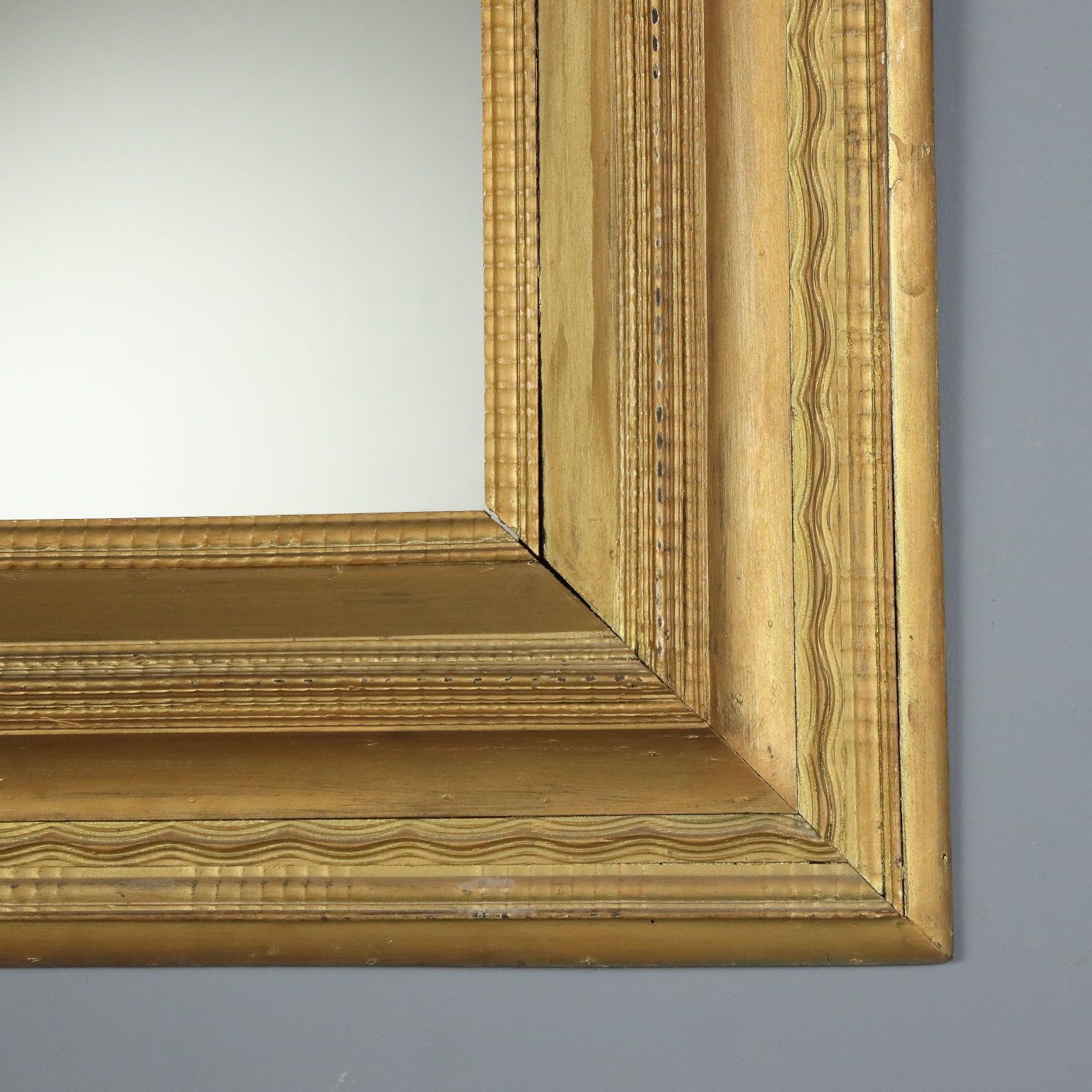 Miroir d'époque en bois doré, cadre guilloché, Italie, XIXe siècle photo buy