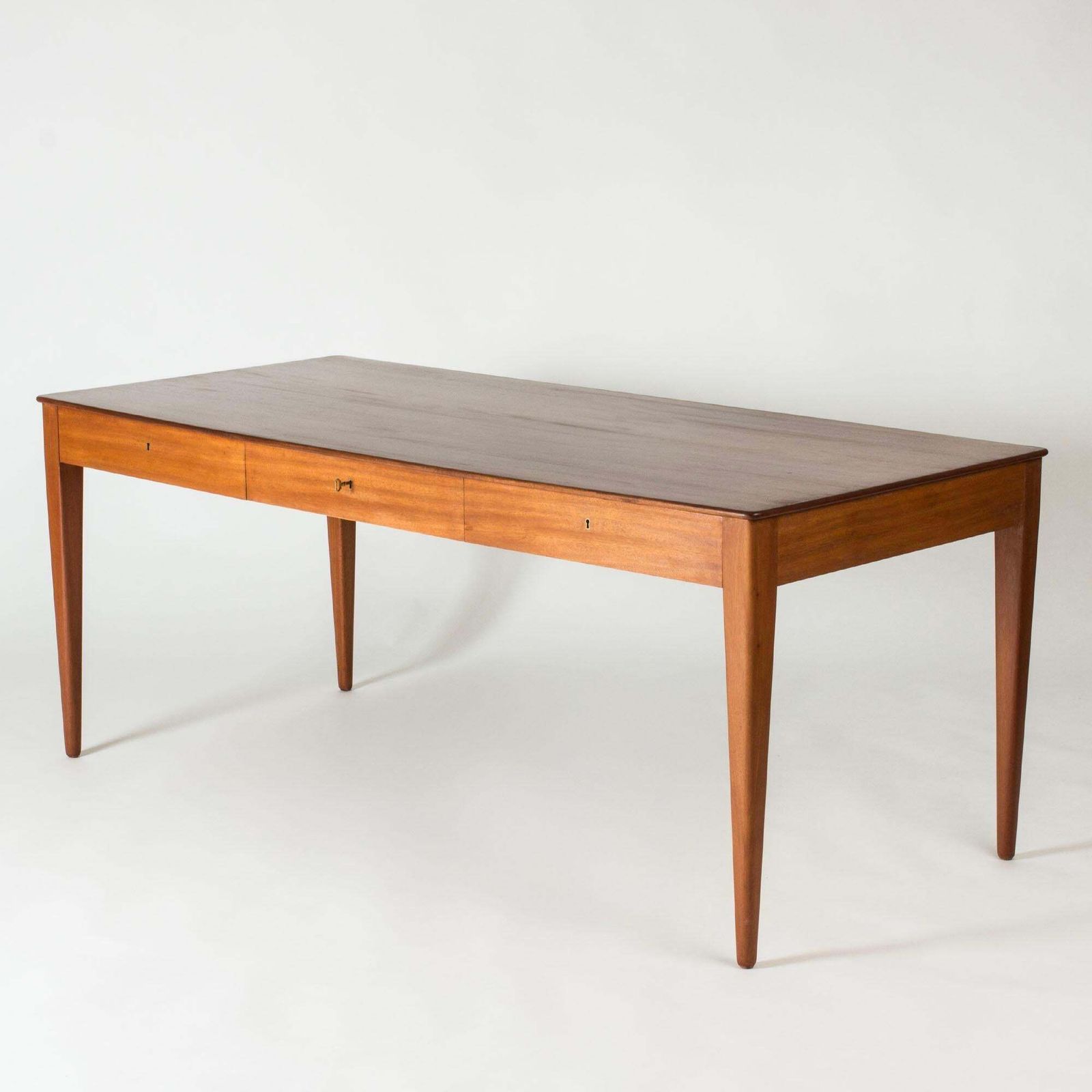 Mid-century bureau van Josef Frank, Svenskt Tenn, Zweden, jaren 1950 photo vinterior