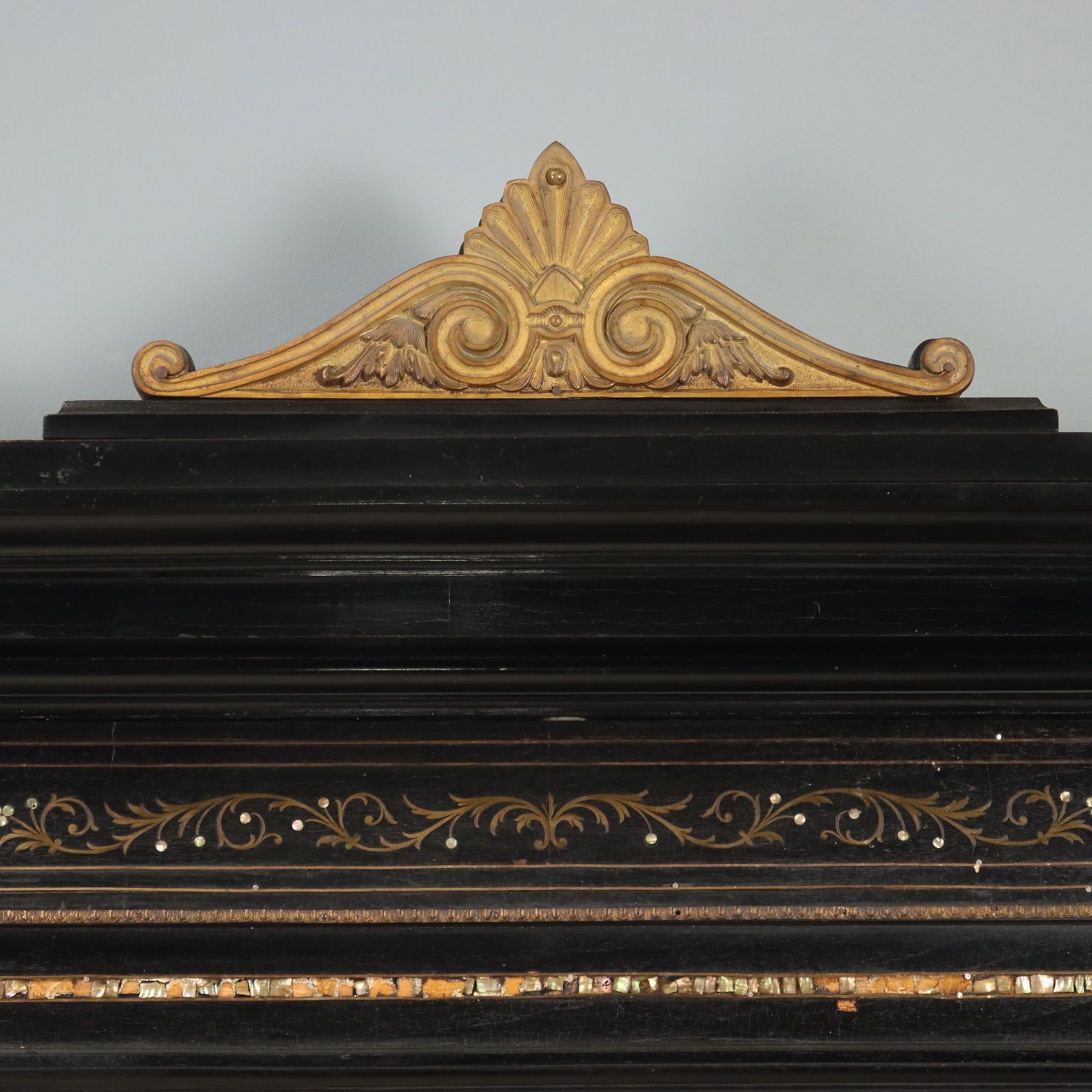 Miroir d'époque en bois ébénisé Inalys, Italie, XIXe siècle photo for sale