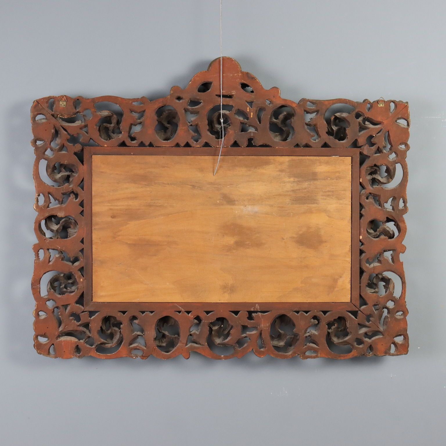 photo for sale Miroir baroque en bois sculpté doré, Italie, début du XXe siècle