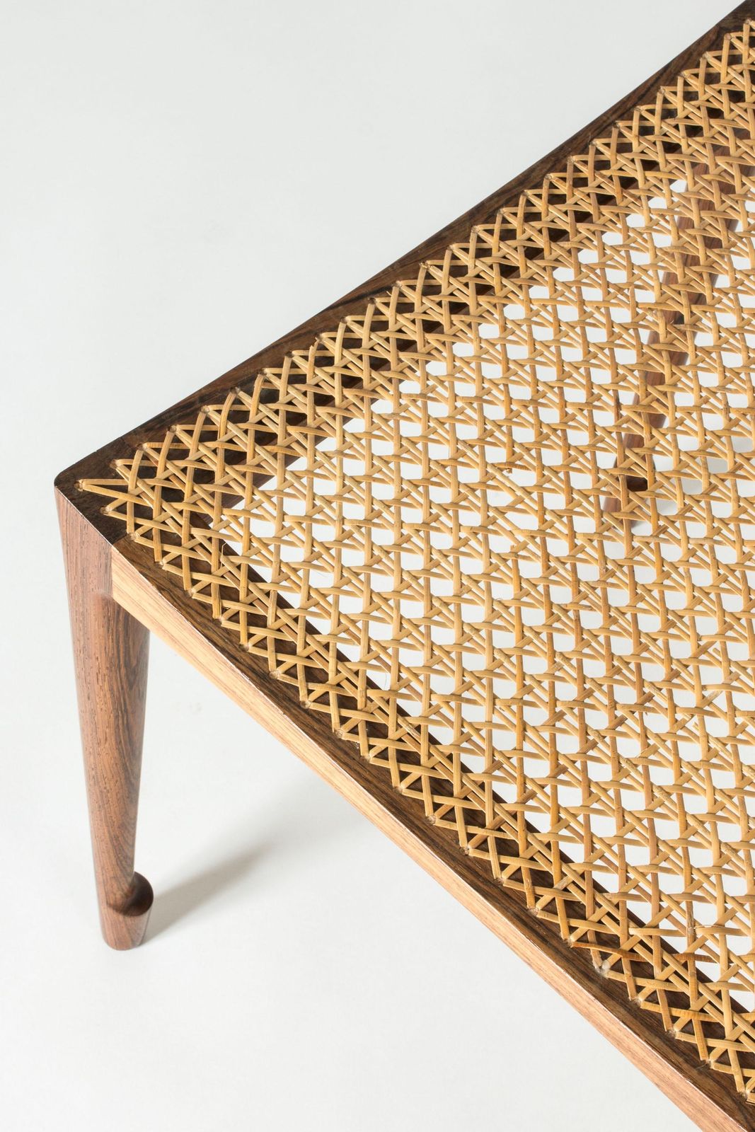 Tabouret scandinave moderne en rotin par Bernt Petersen, Danemark, années 1950 photo vinterior