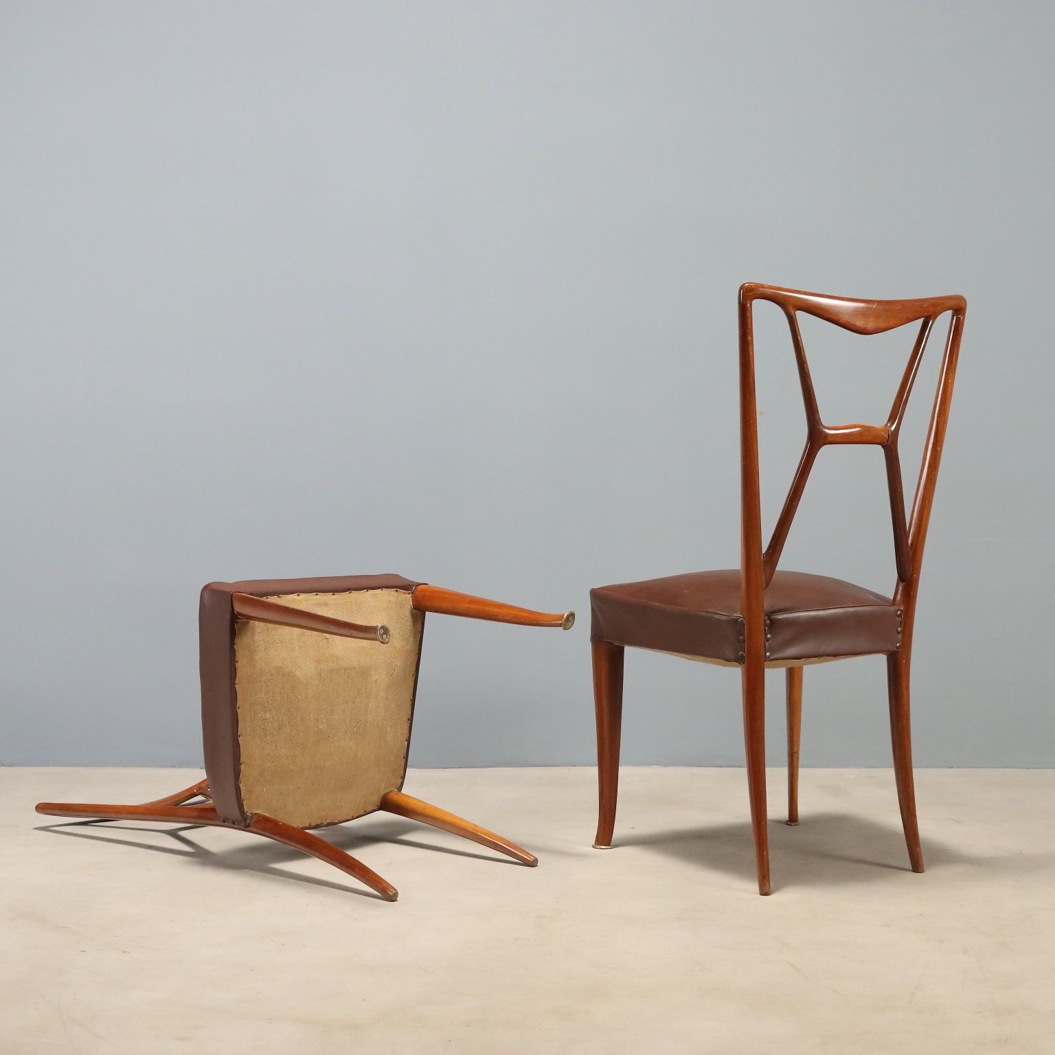 Chaises vintage en bois et similicuir, design italien, années 1950 photo vintage