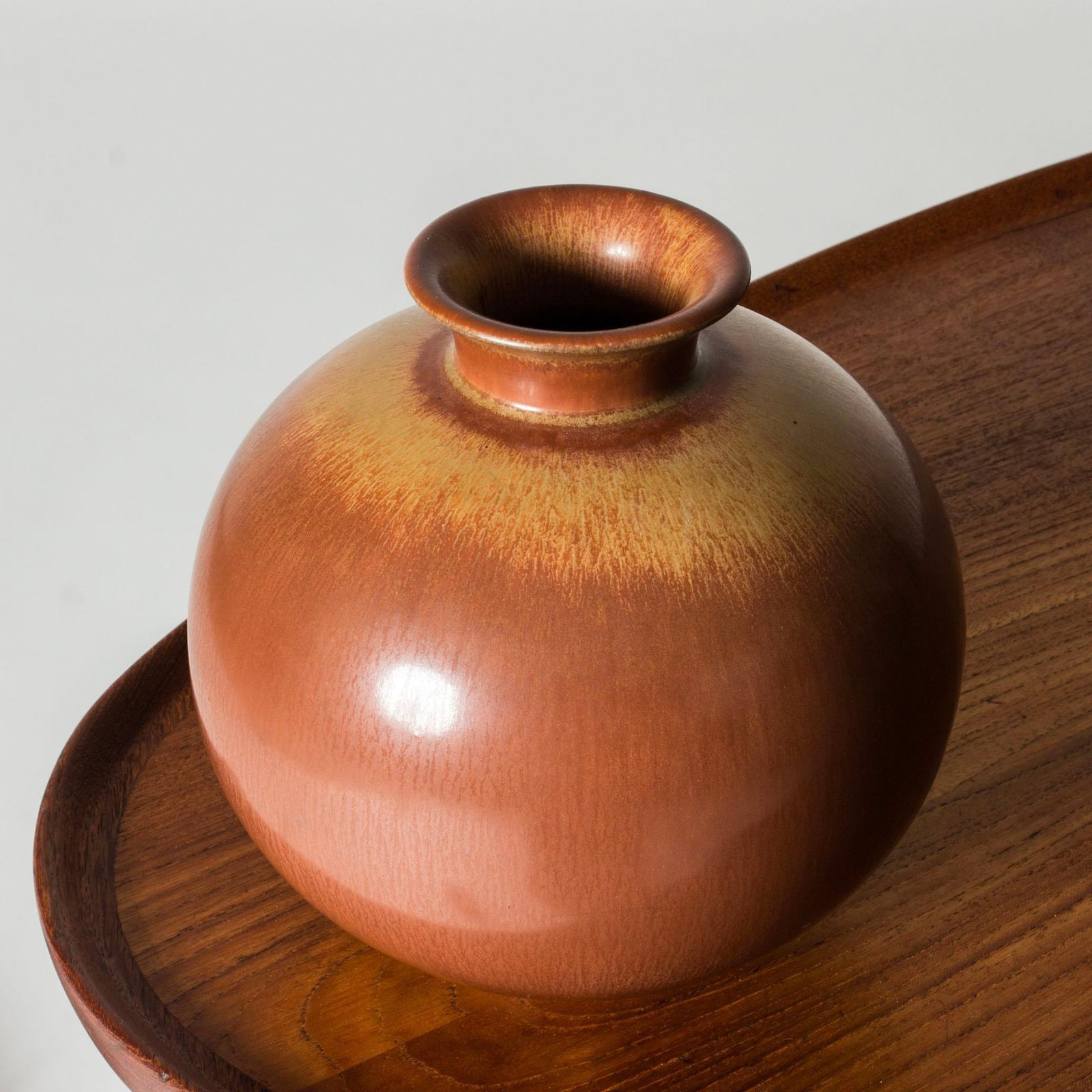 Vase en grès fonctionnaliste scandinave par Gunnar Nylund, années 1940 photo for sale